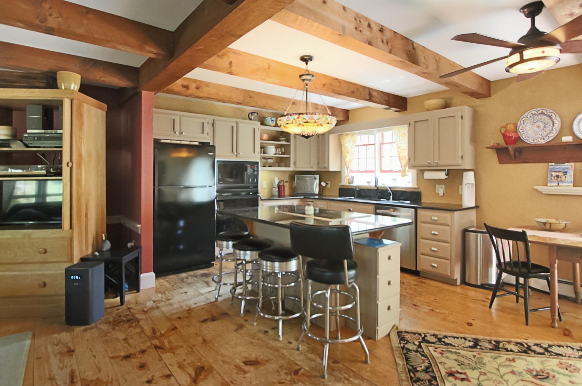 132 Blacksnake Rd, Seabrook NH 03874-4300 exterior