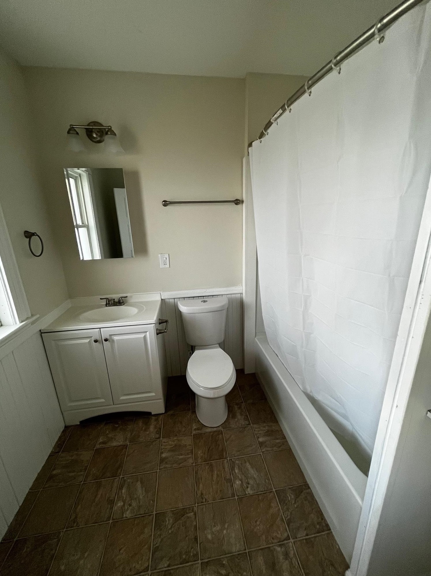 230 Wilson St, Manchester NH 03103-5024 exterior