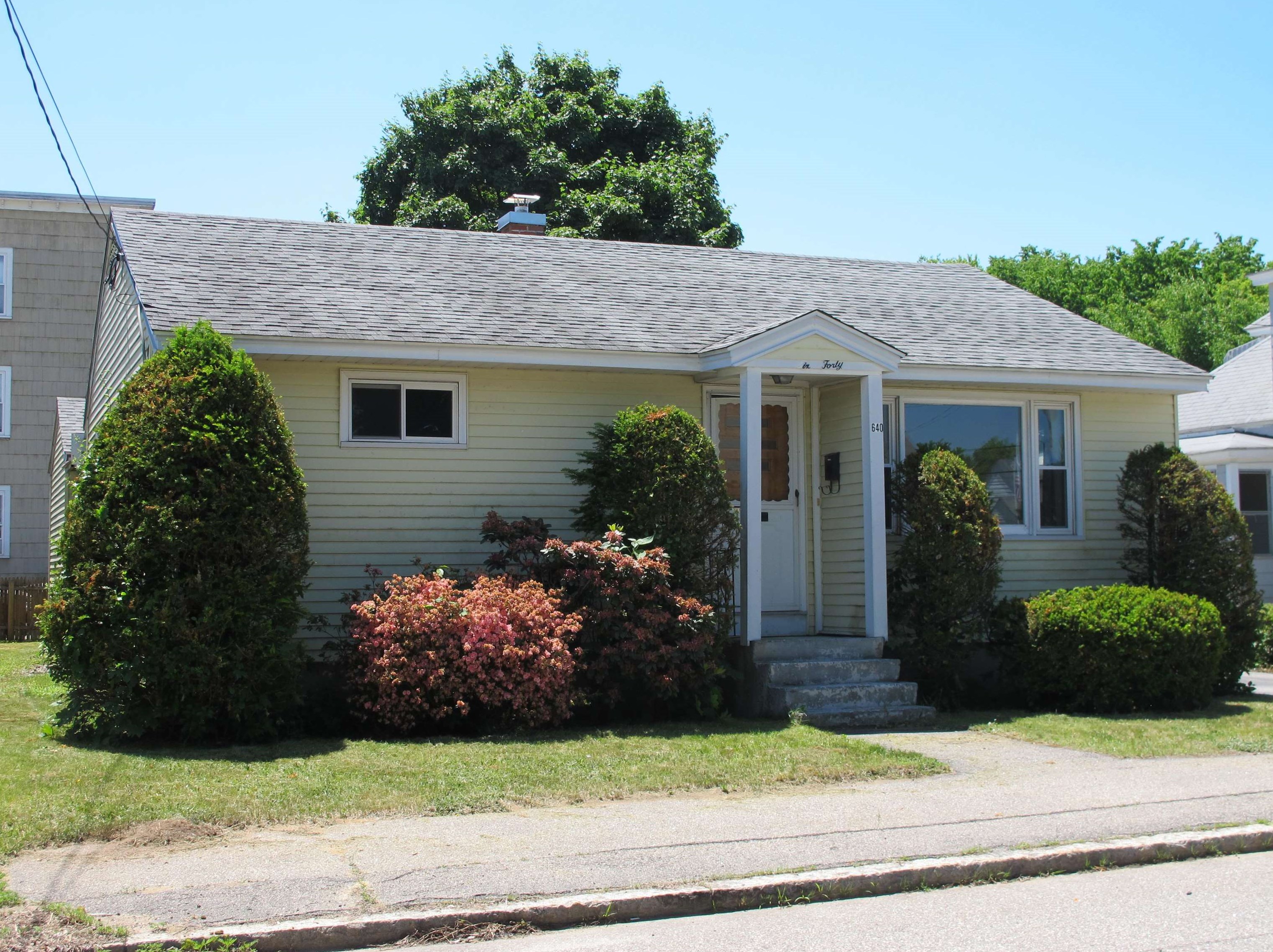 640 Amory St, Manchester NH 03102-3437 exterior