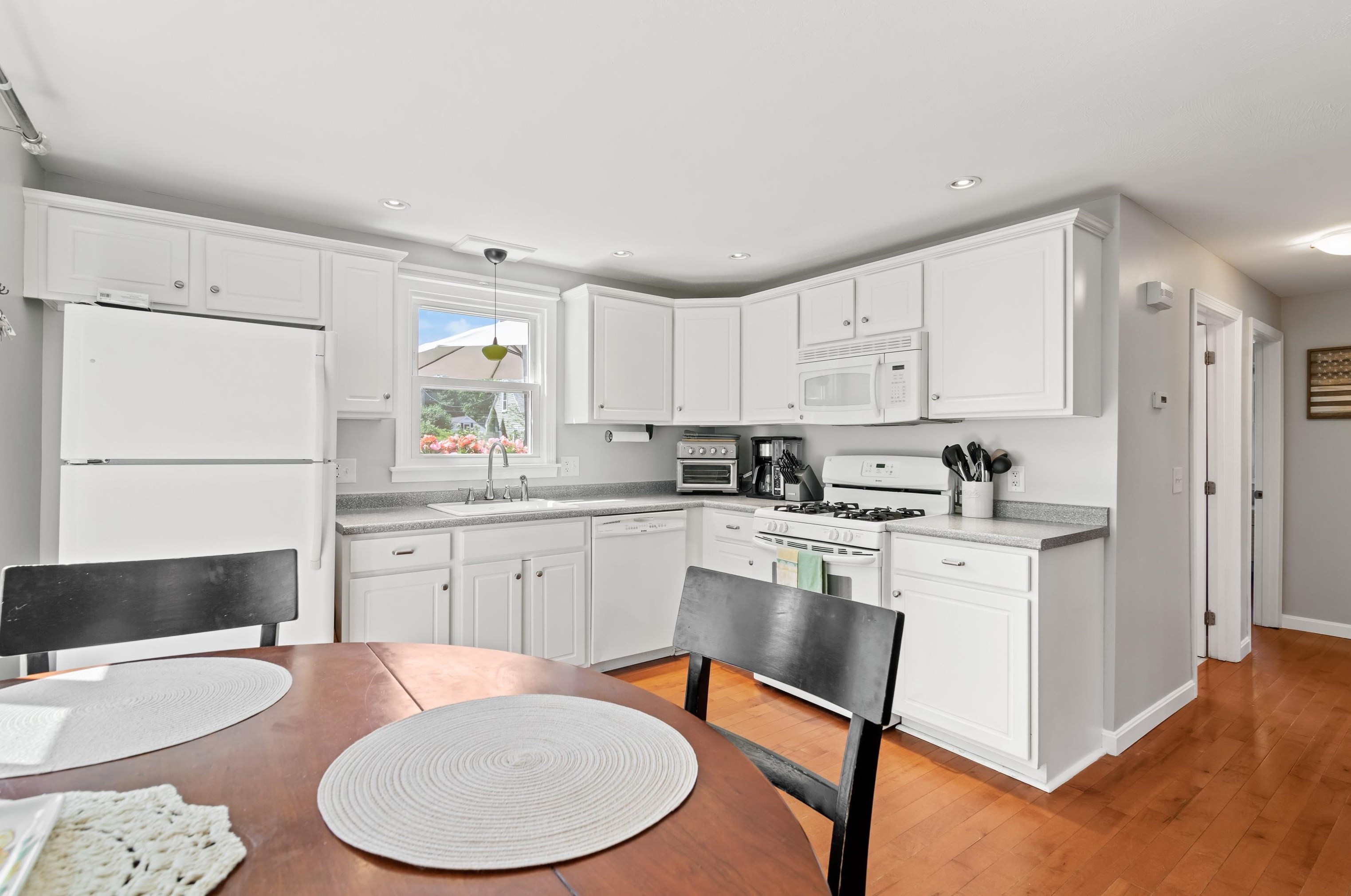 13 Glenwood St, Nashua NH 03060-5216 exterior