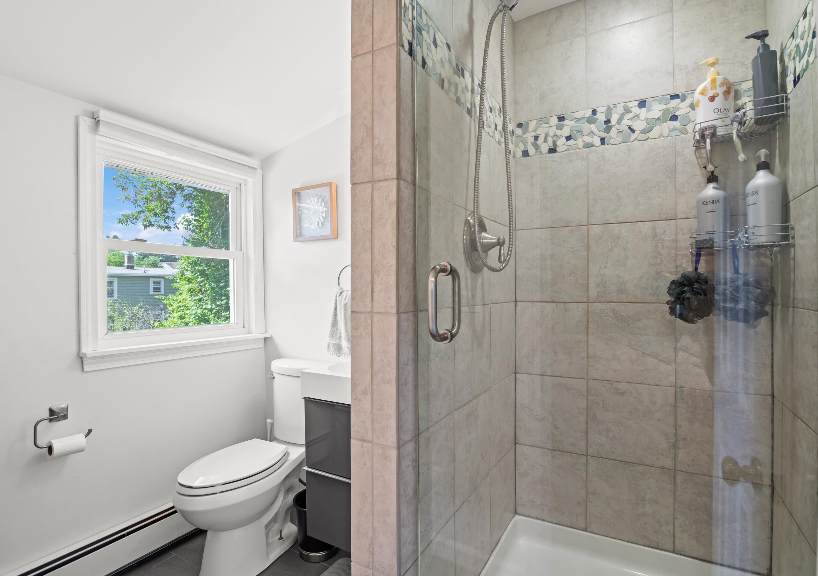 13 Glenwood St, Nashua NH 03060-5216 exterior