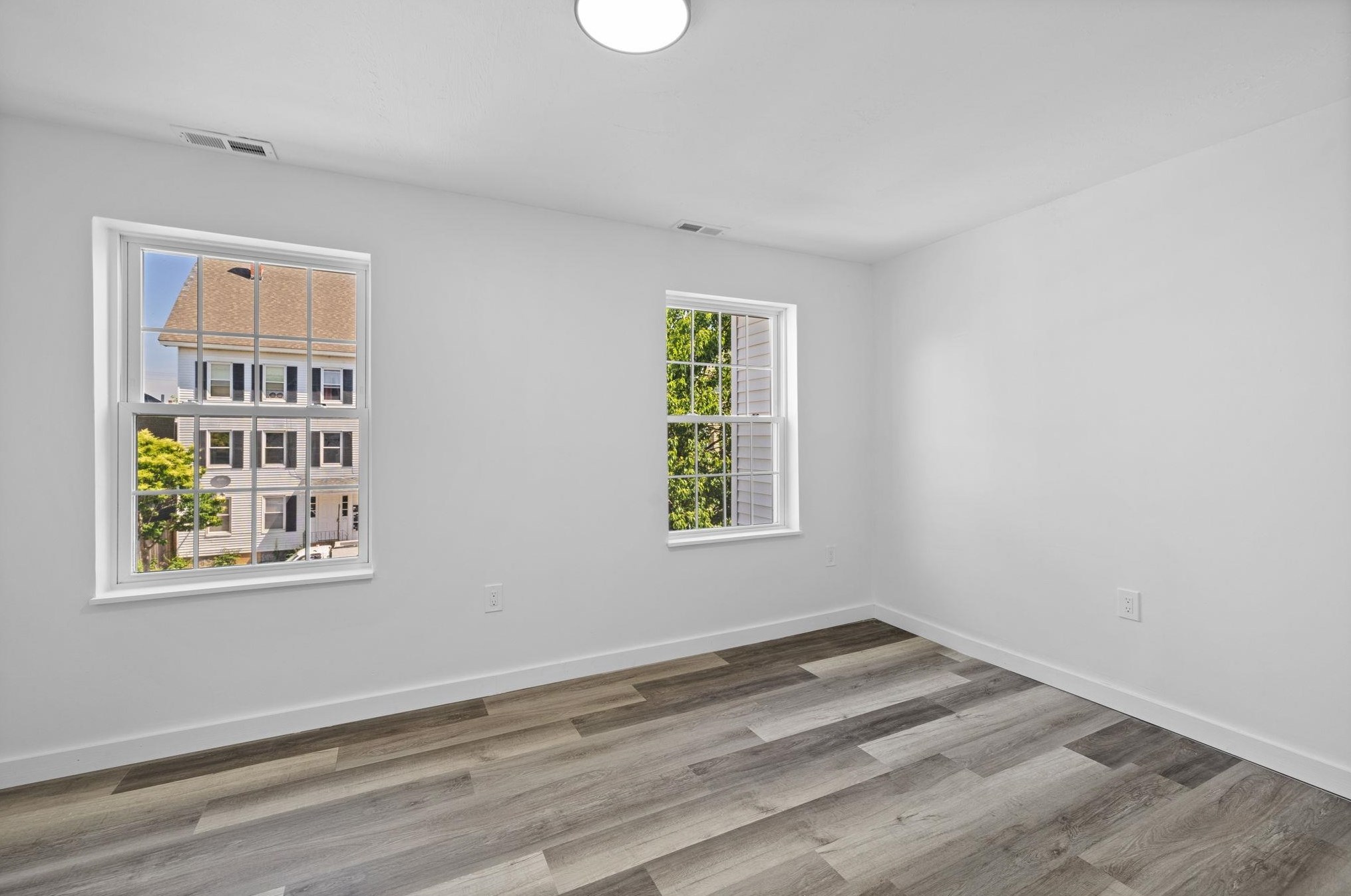 179 Cedar St, Manchester NH 03101-2550 exterior