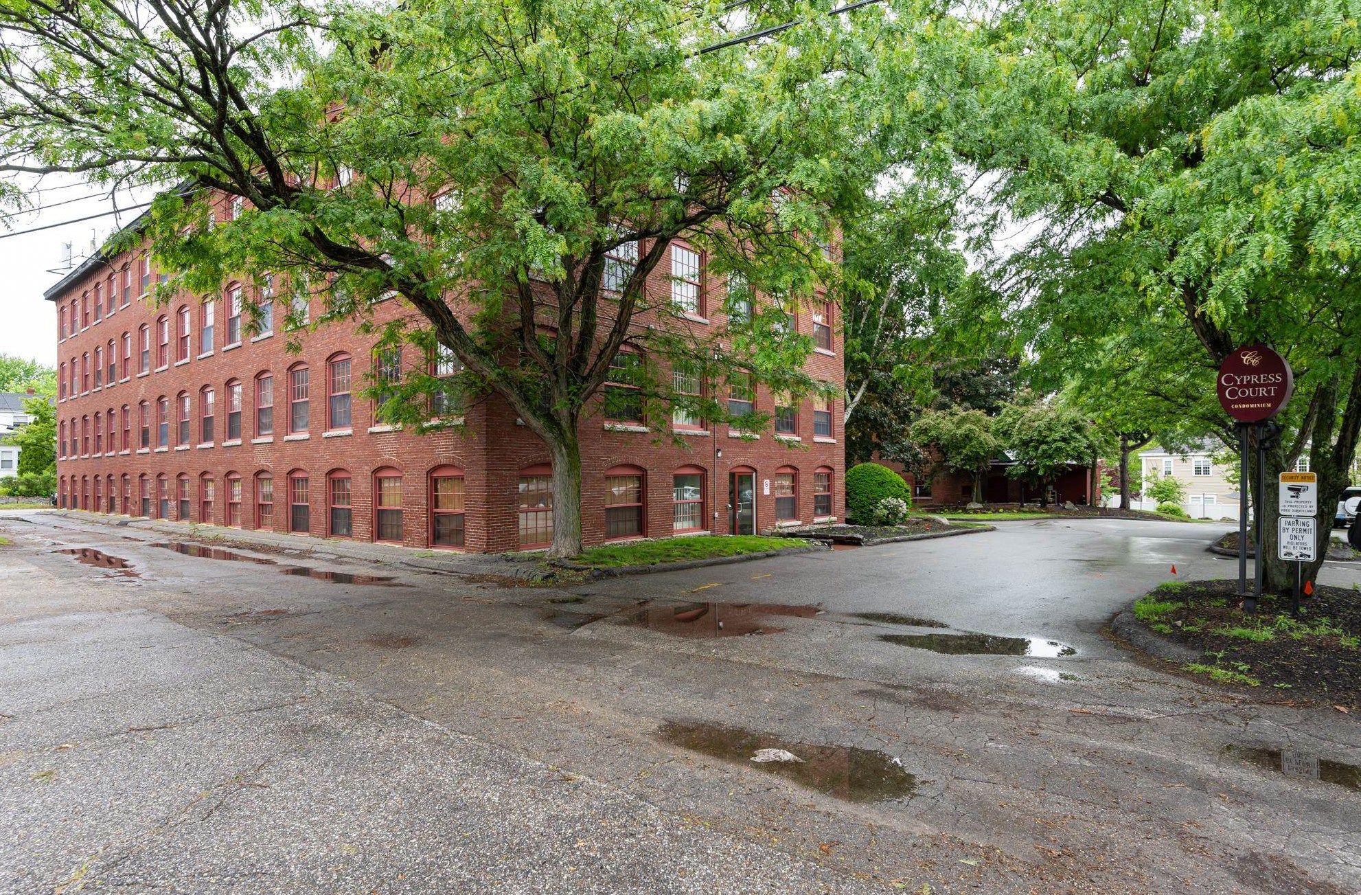 335 Cypress St, Manchester NH  03103-3605 exterior