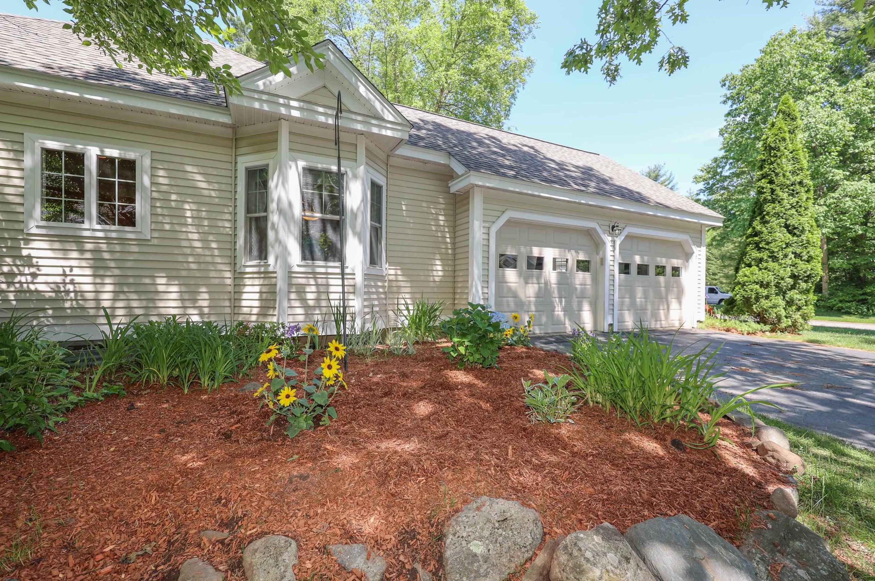 5 Sandpiper Ln, Merrimack NH 03054-4875 exterior