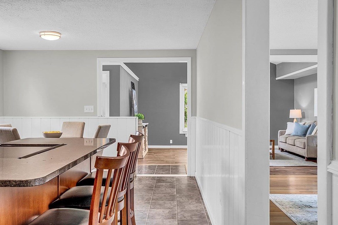 2 Hemlock St, Hudson NH 03051-4721 exterior