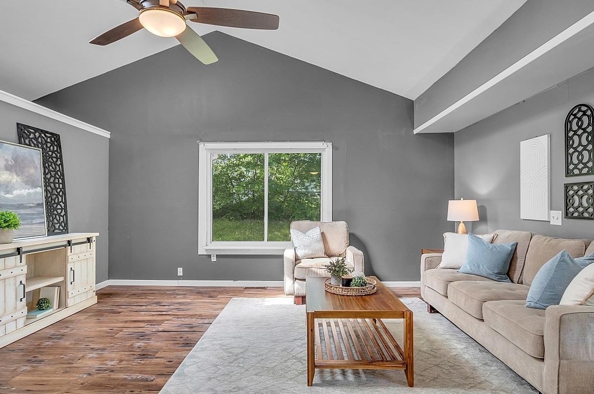 2 Hemlock St, Hudson NH 03051-4721 exterior