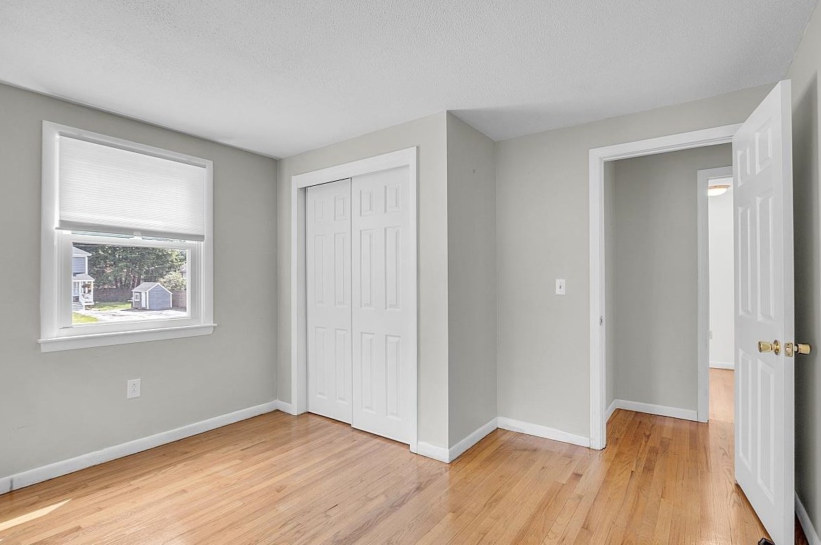 2 Hemlock St, Hudson NH 03051-4721 exterior