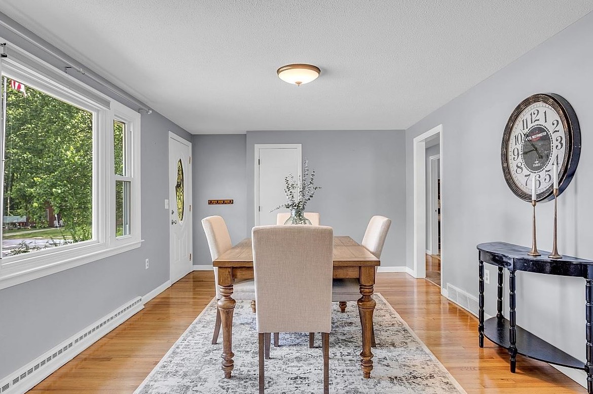 2 Hemlock St, Hudson NH 03051-4721 exterior