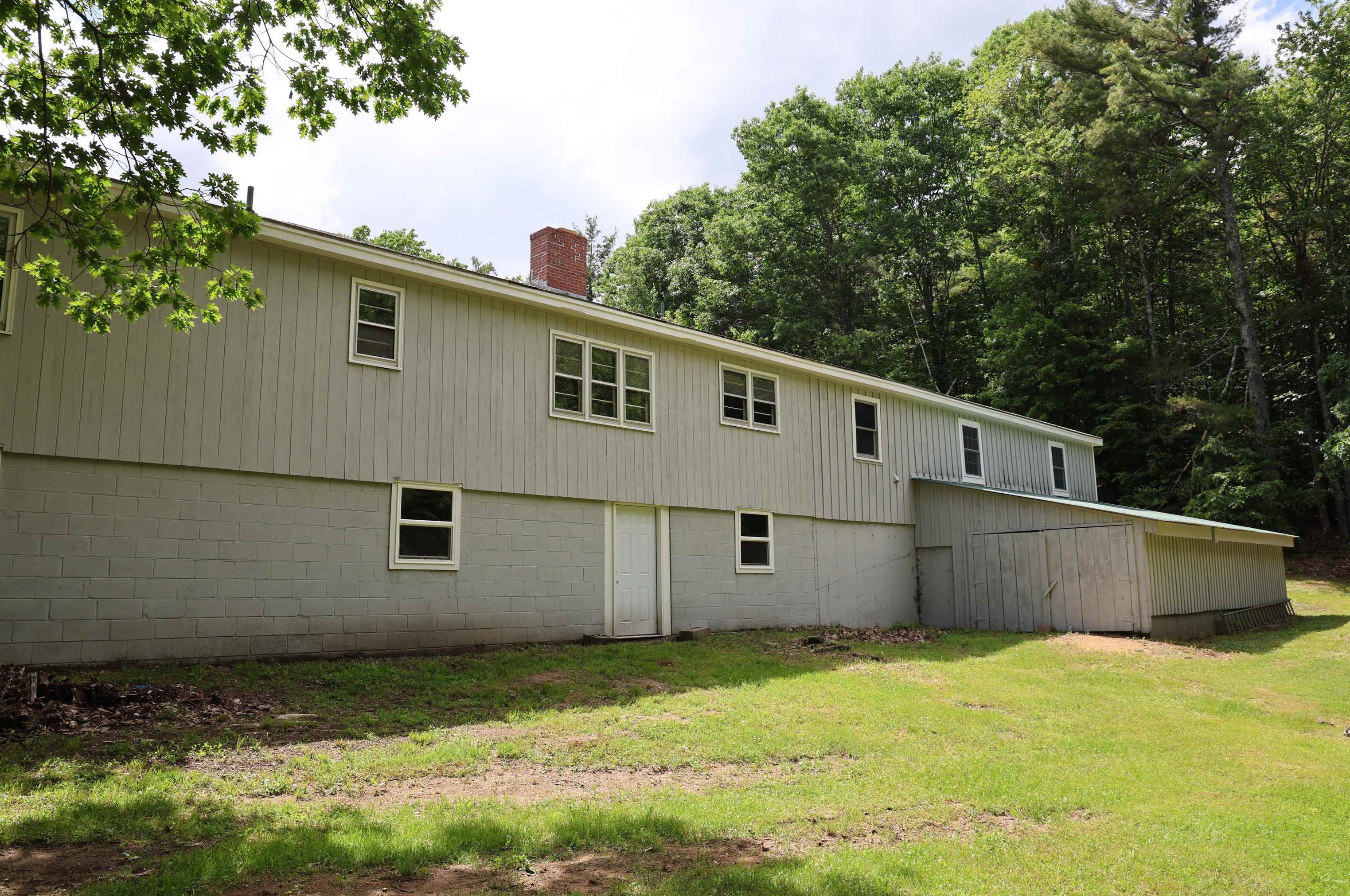 64 Sunset Dr, Northwood NH  03261-3613 exterior