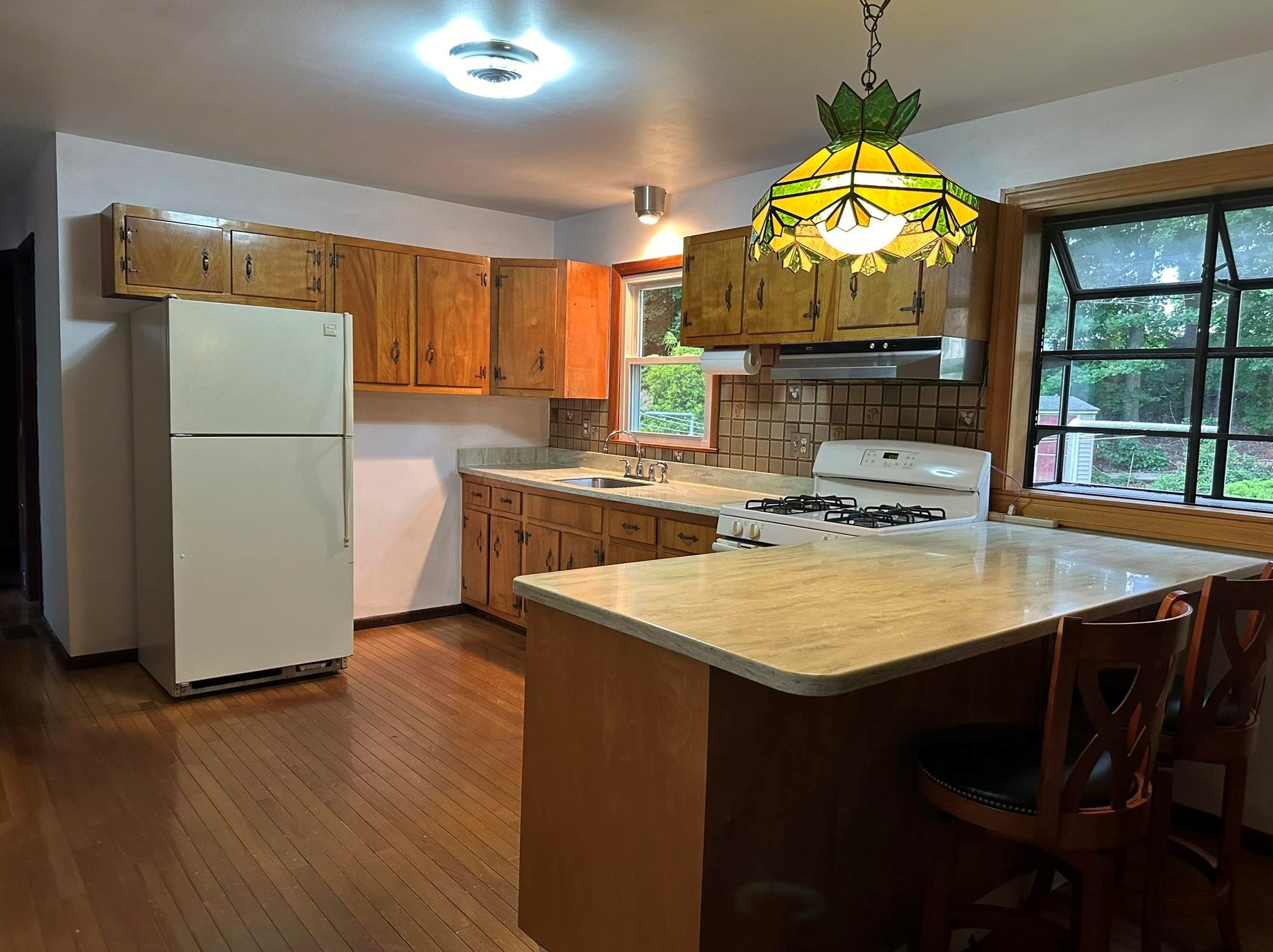 99 Lois St, Manchester NH 03103-3078 exterior