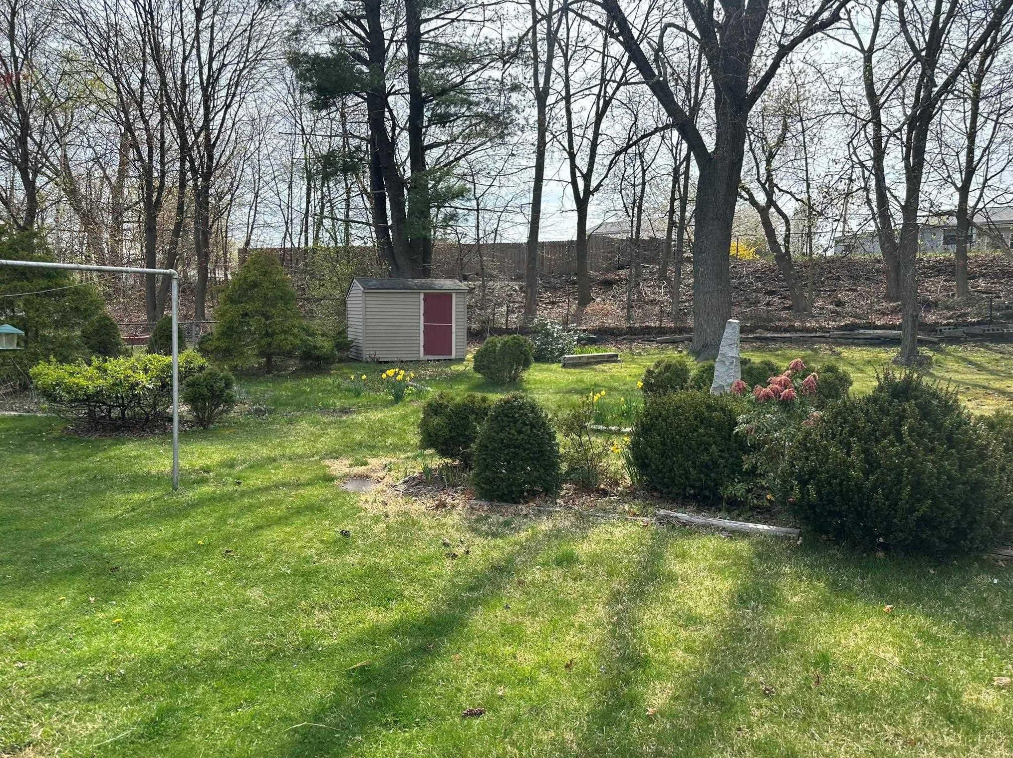 99 Lois St, Manchester NH 03103-3078 exterior