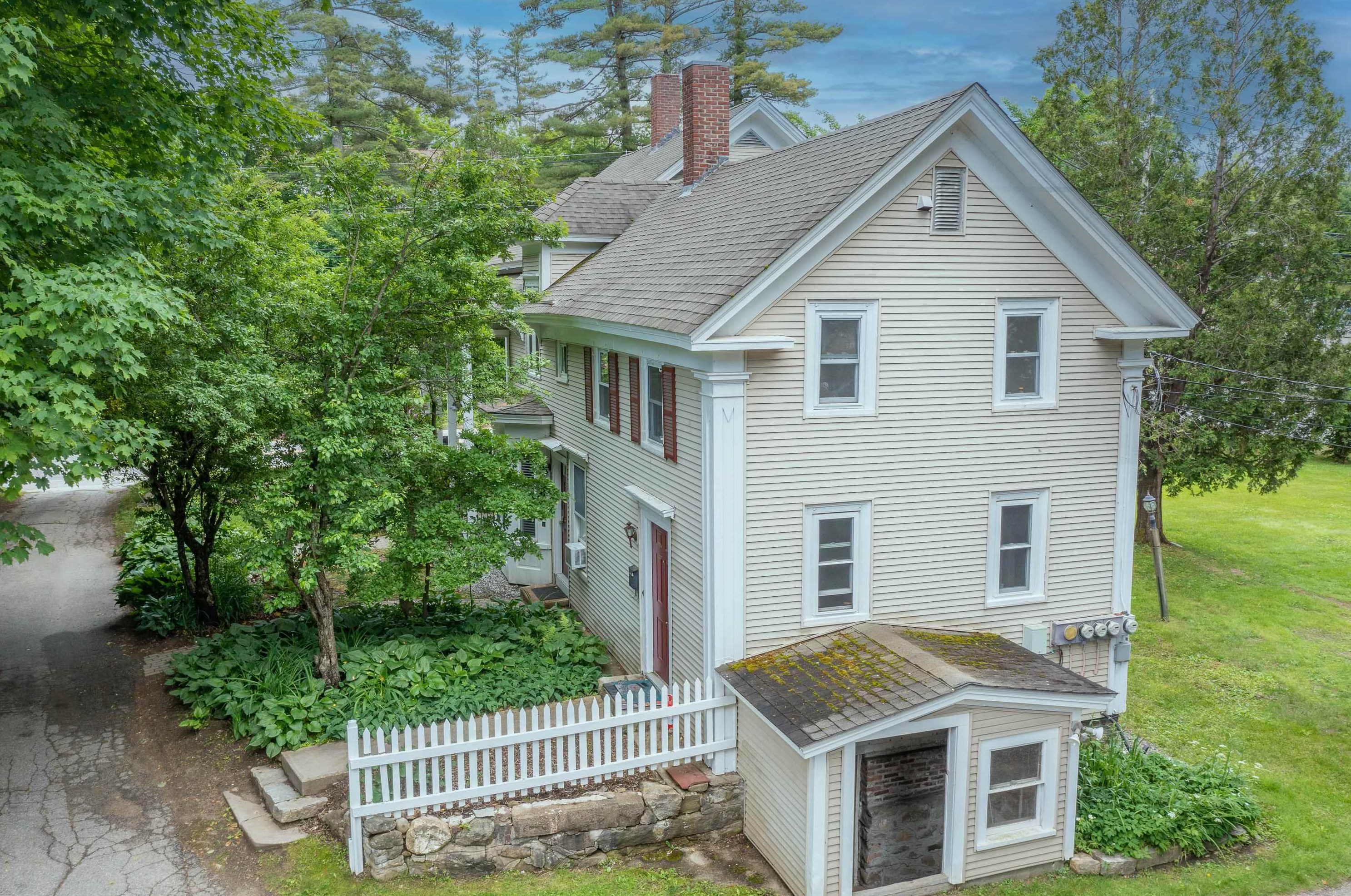 54 Highland St, Bridgewater NH  03264-1236 exterior