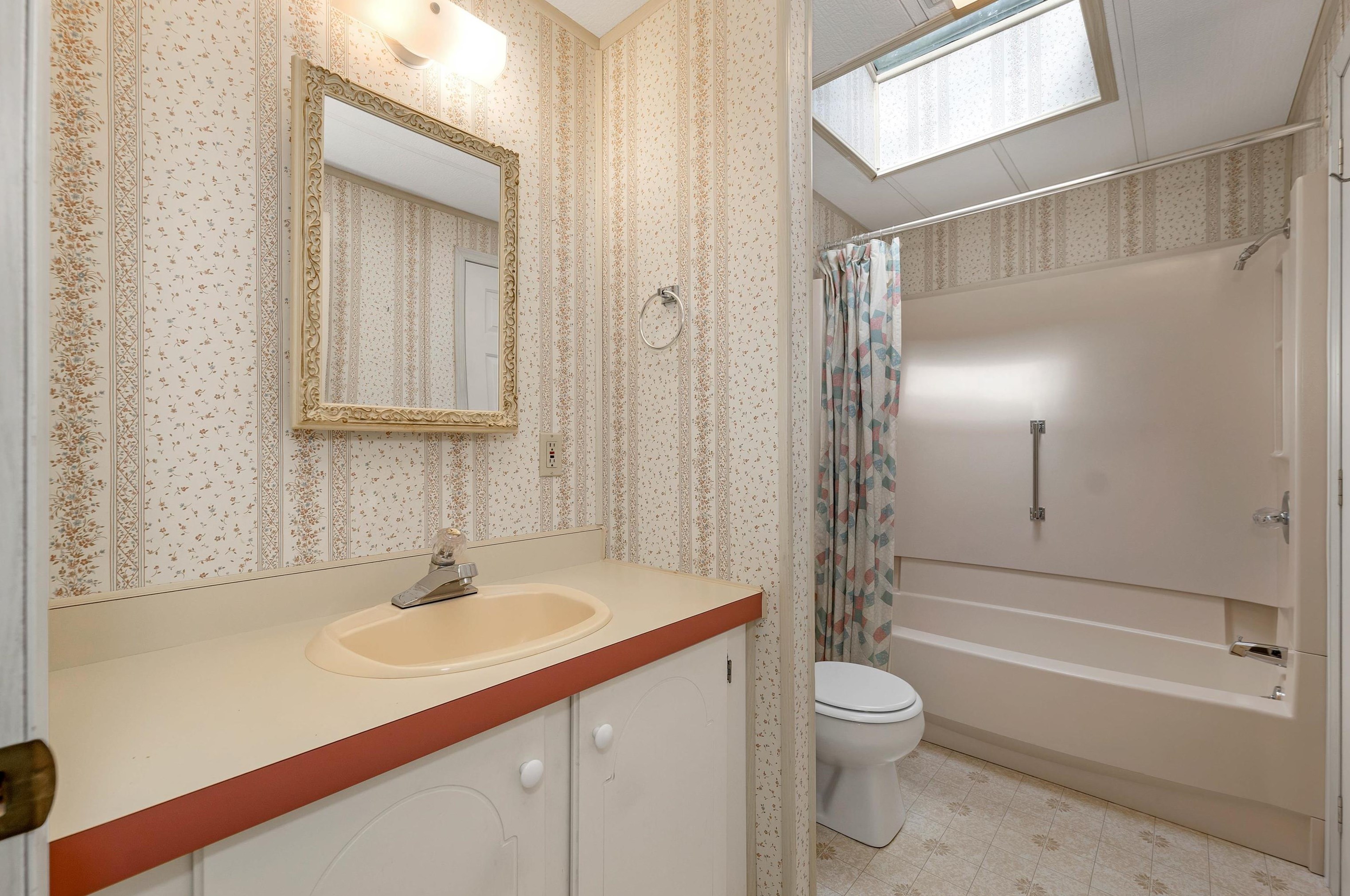 30 Birch Hl Est Rd, Tuftonboro NH  03894-4808 exterior