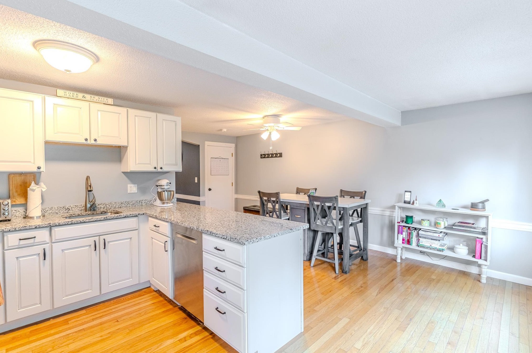 40 Sentry Way, Merrimack NH 03054-4407 exterior