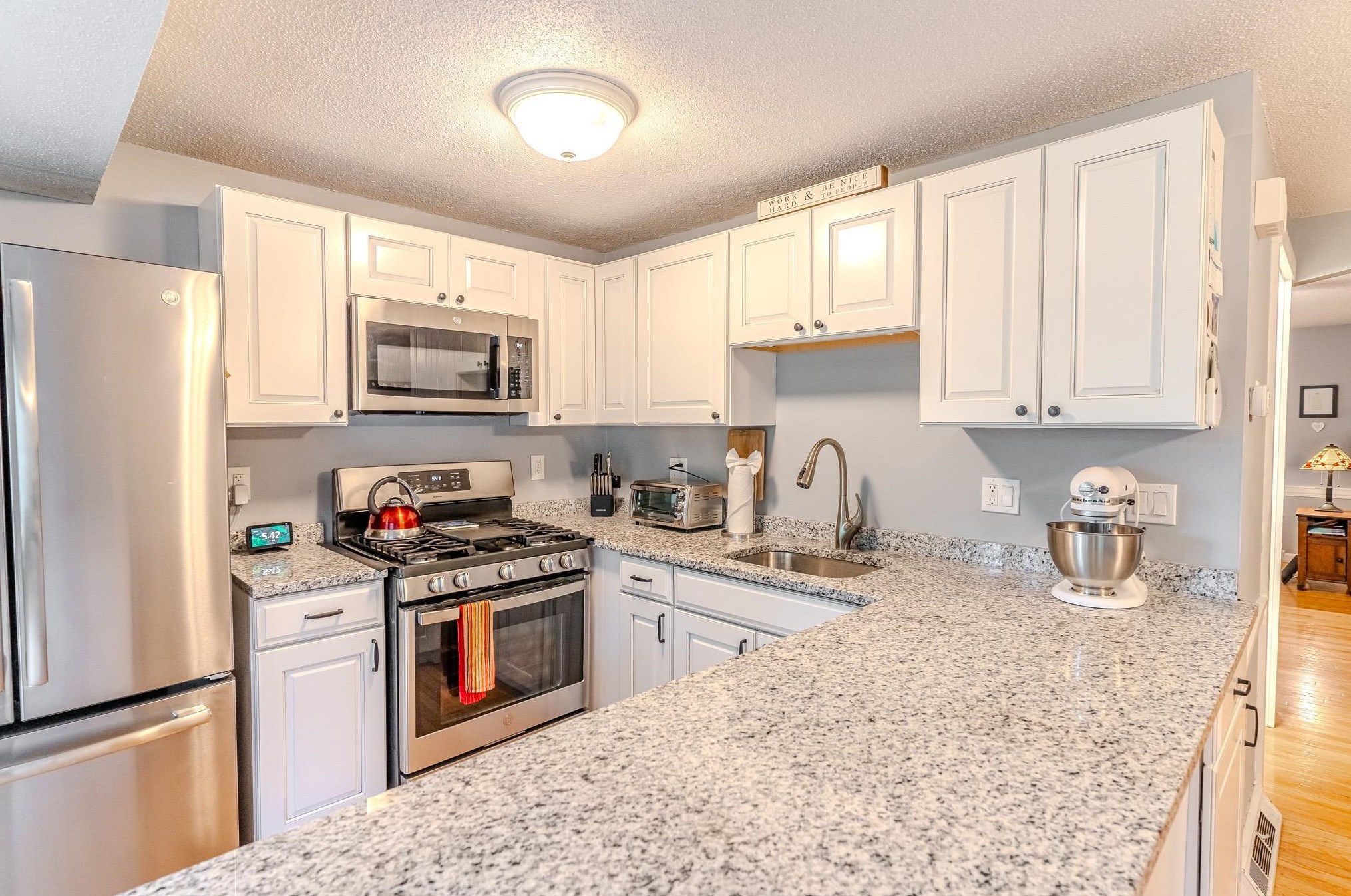 40 Sentry Way, Merrimack NH 03054-4407 exterior