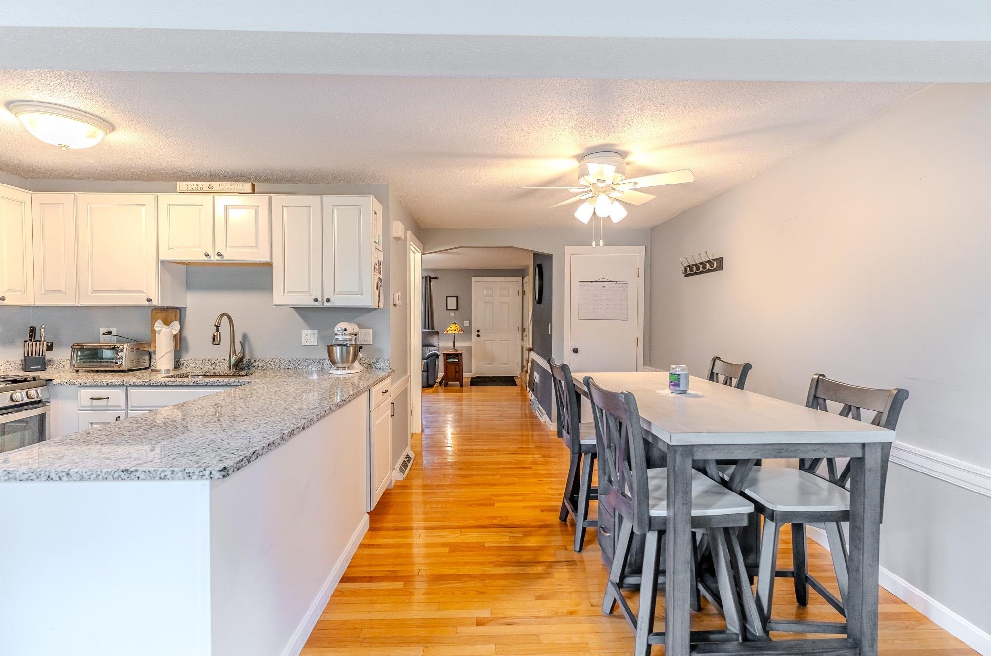 40 Sentry Way, Merrimack NH 03054-4407 exterior