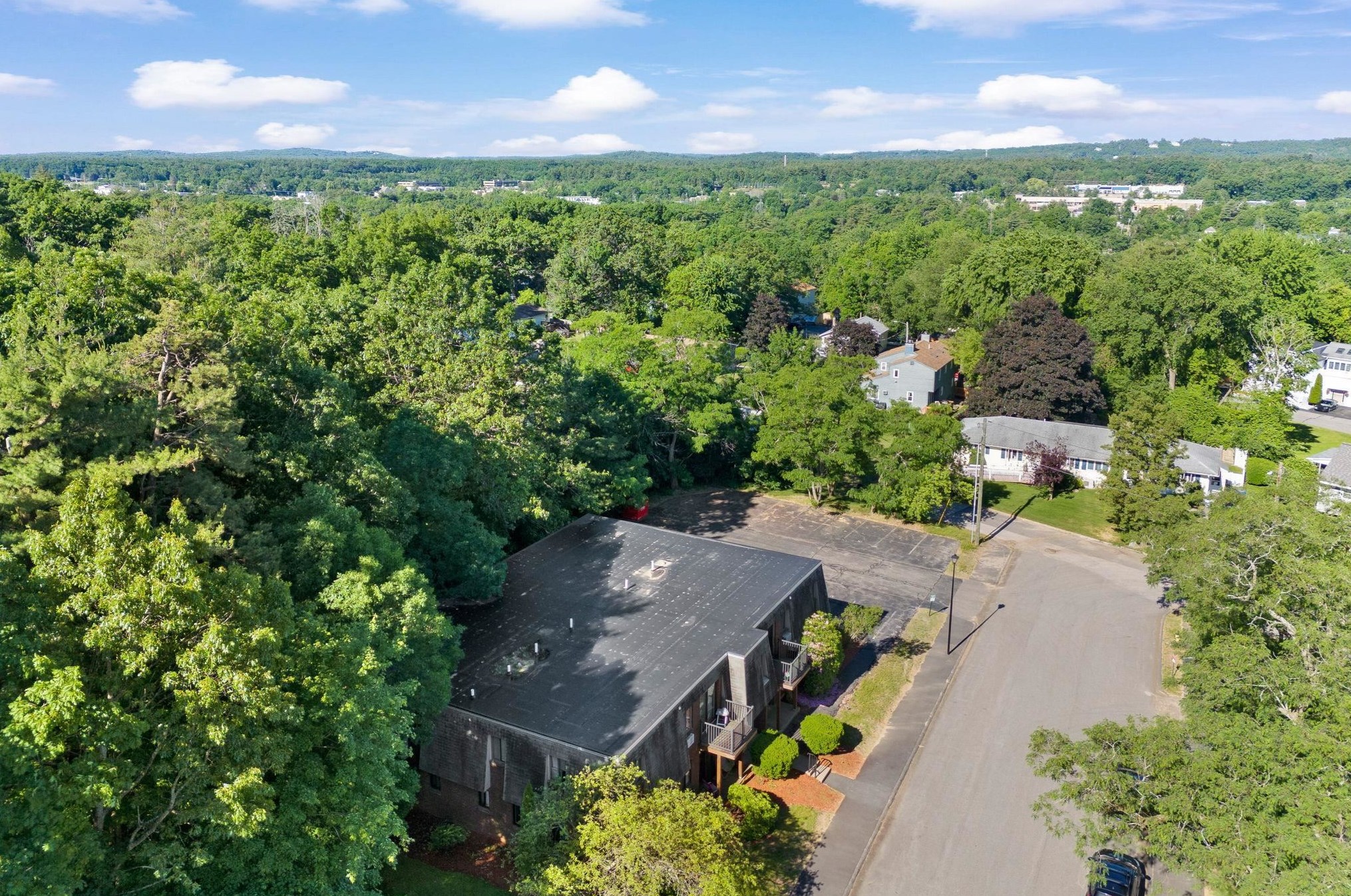 80 Robert Ct, Manchester NH  03103-7375 exterior