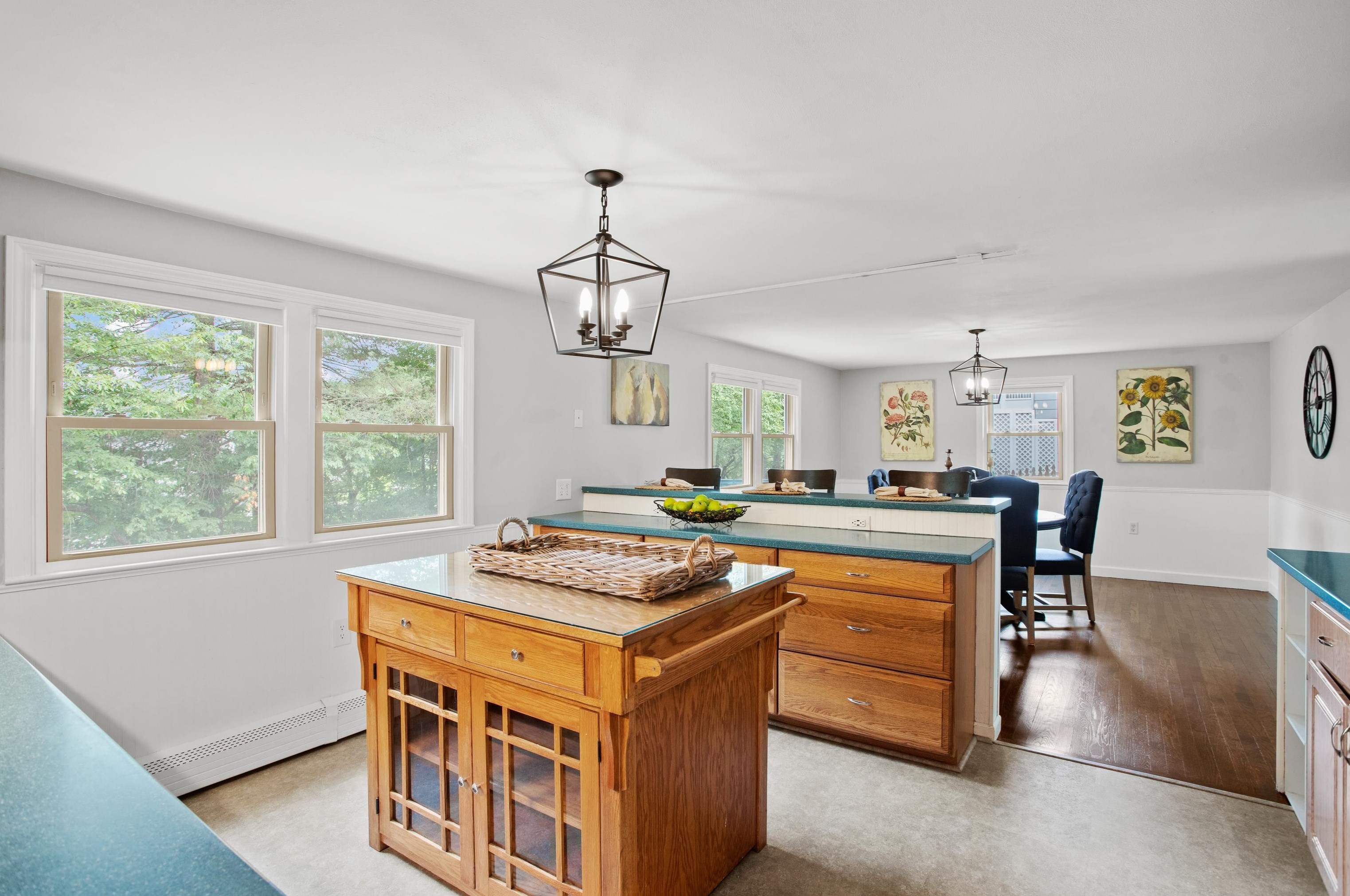 29 Jo Ellen Dr, Merrimack NH  03054-3944 exterior