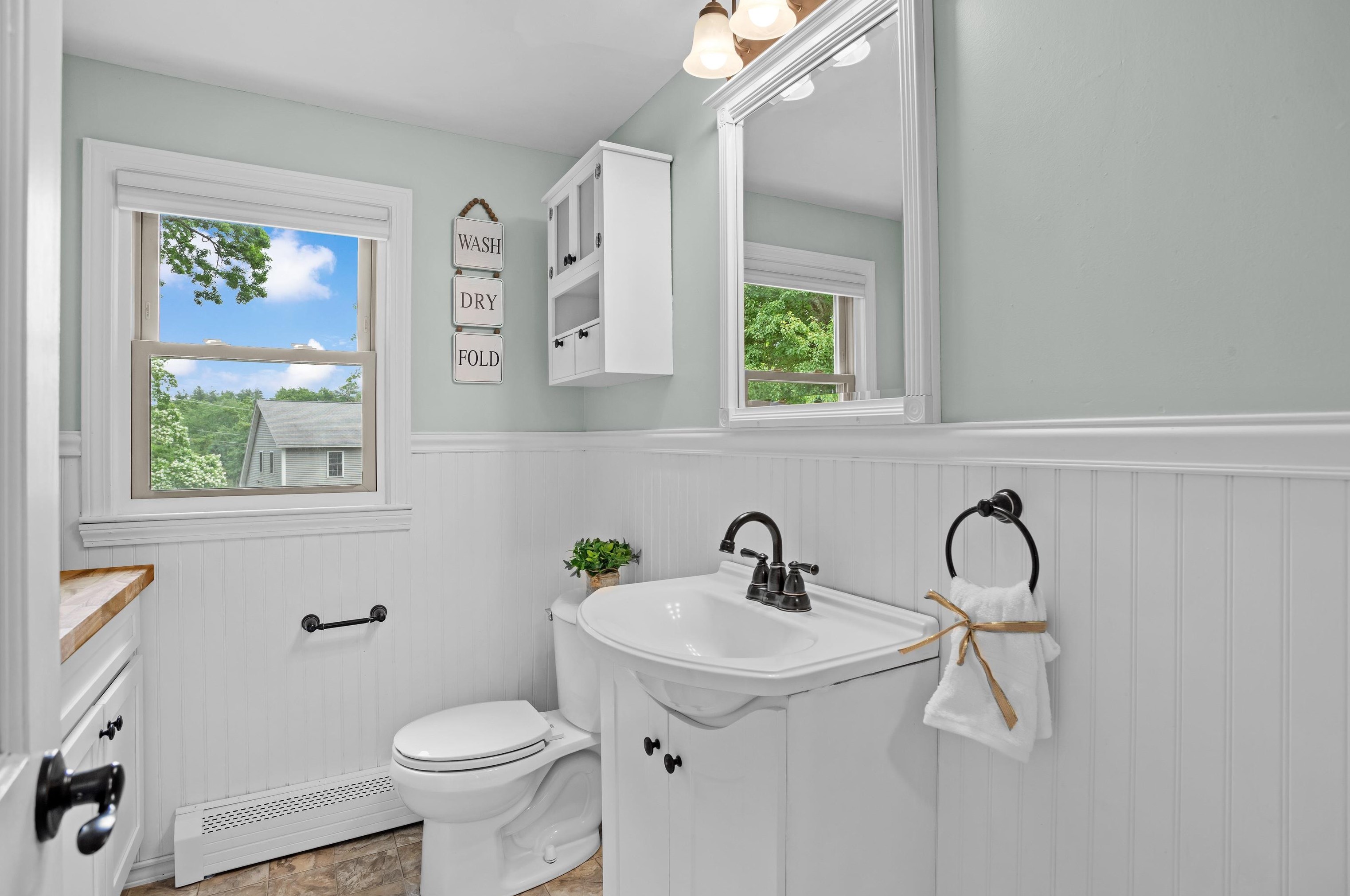 29 Jo Ellen Dr, Merrimack NH  03054-3944 exterior