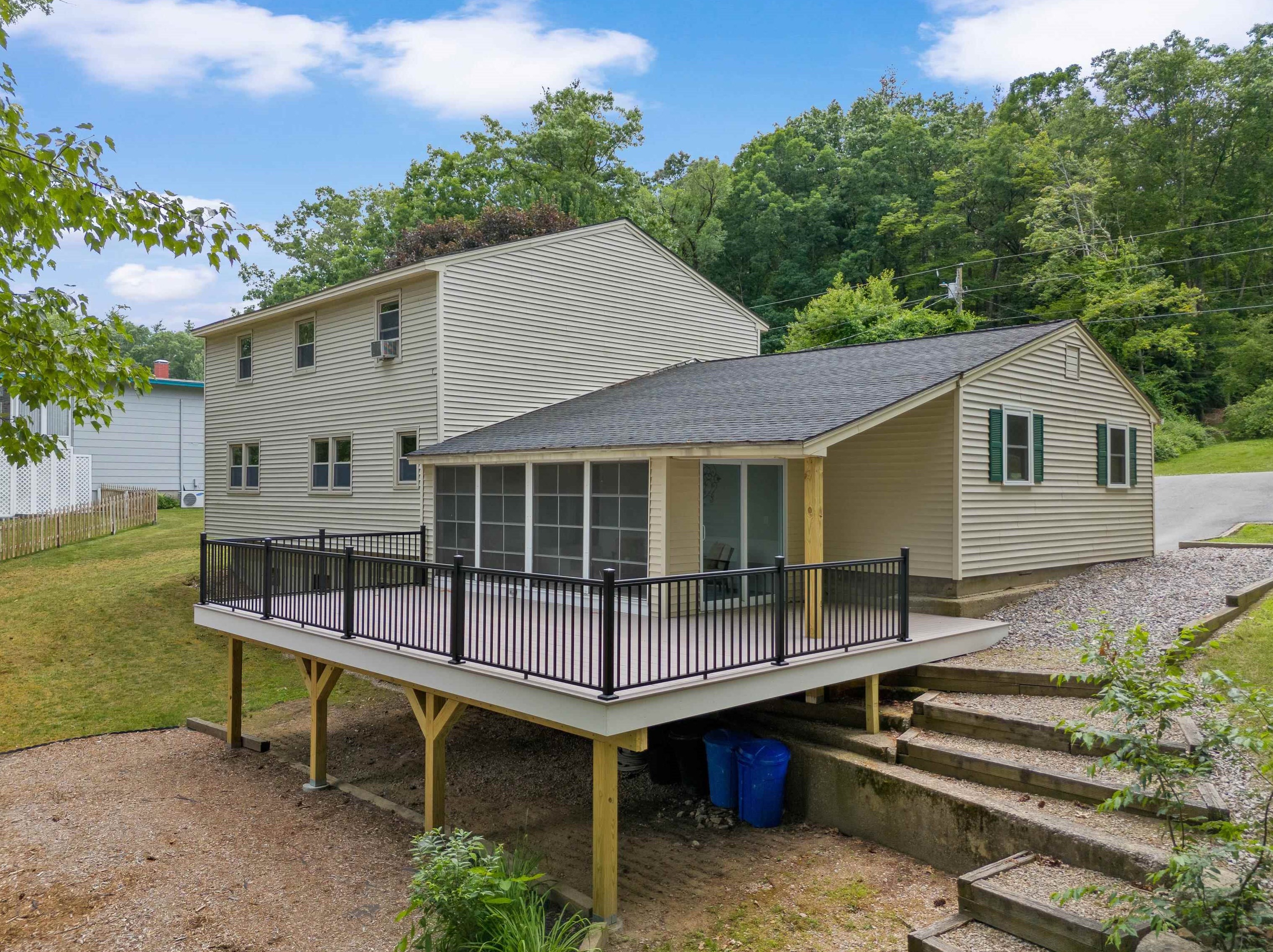 29 Jo Ellen Dr, Merrimack NH  03054-3944 exterior