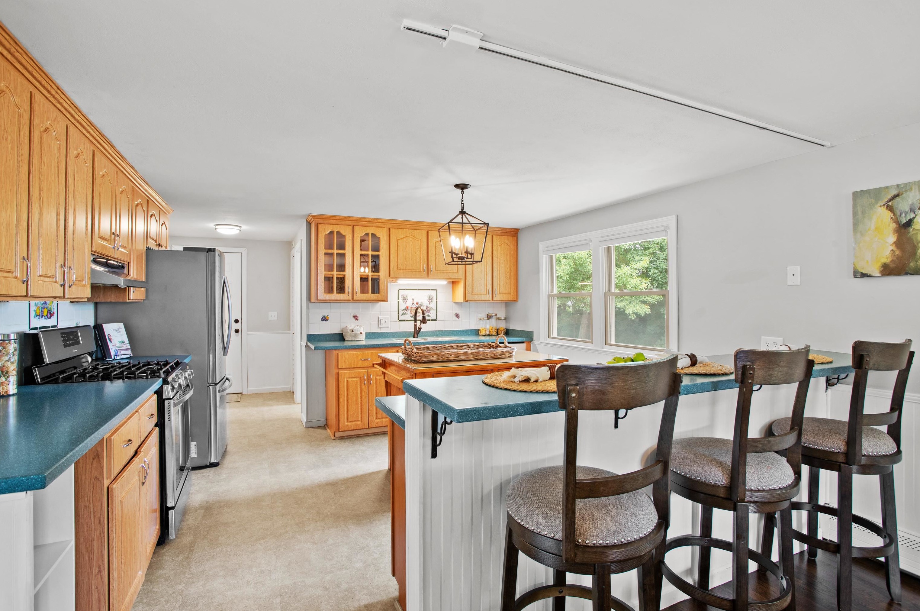 29 Jo Ellen Dr, Merrimack NH  03054-3944 exterior