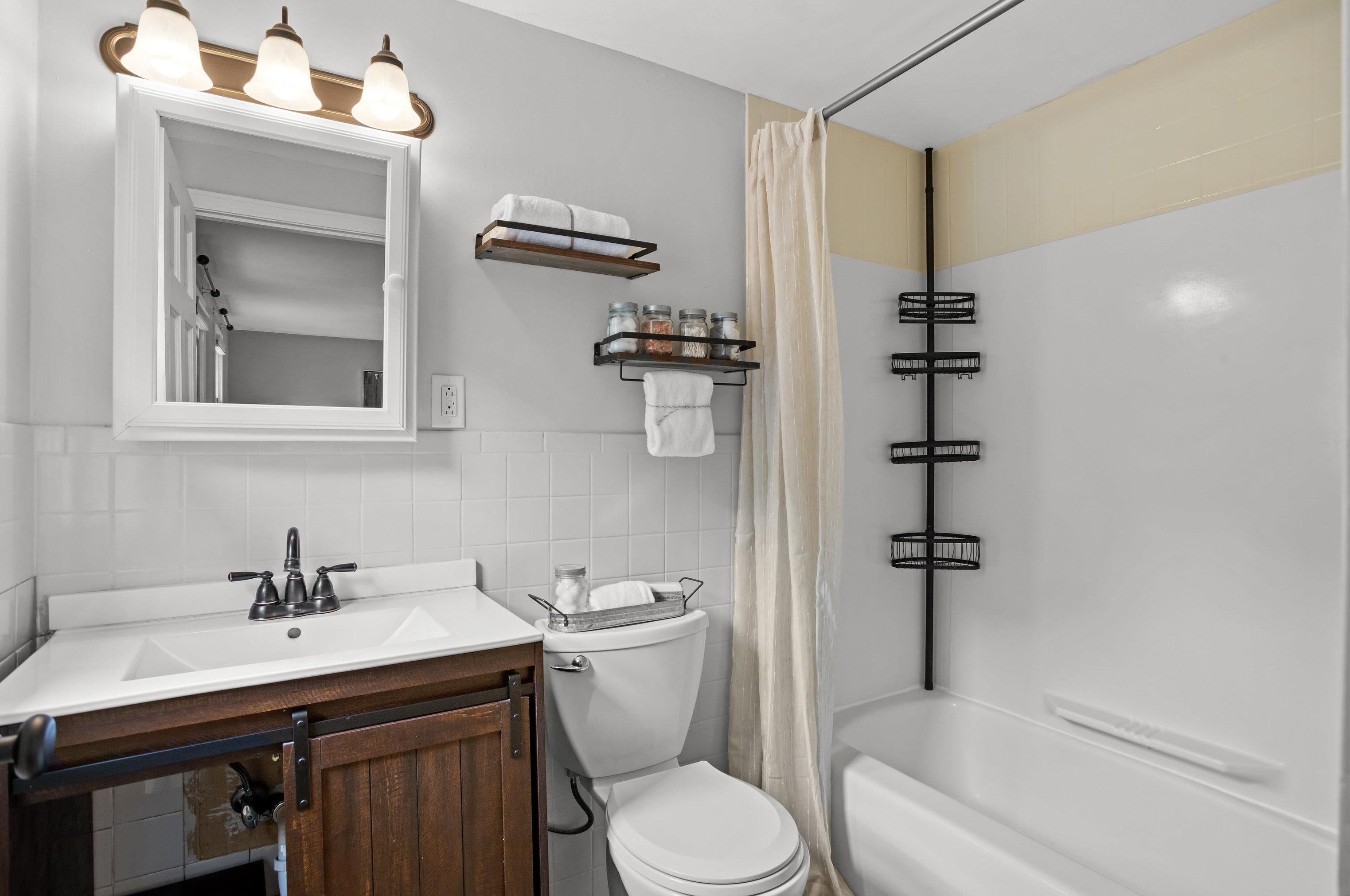 29 Jo Ellen Dr, Merrimack NH  03054-3944 exterior