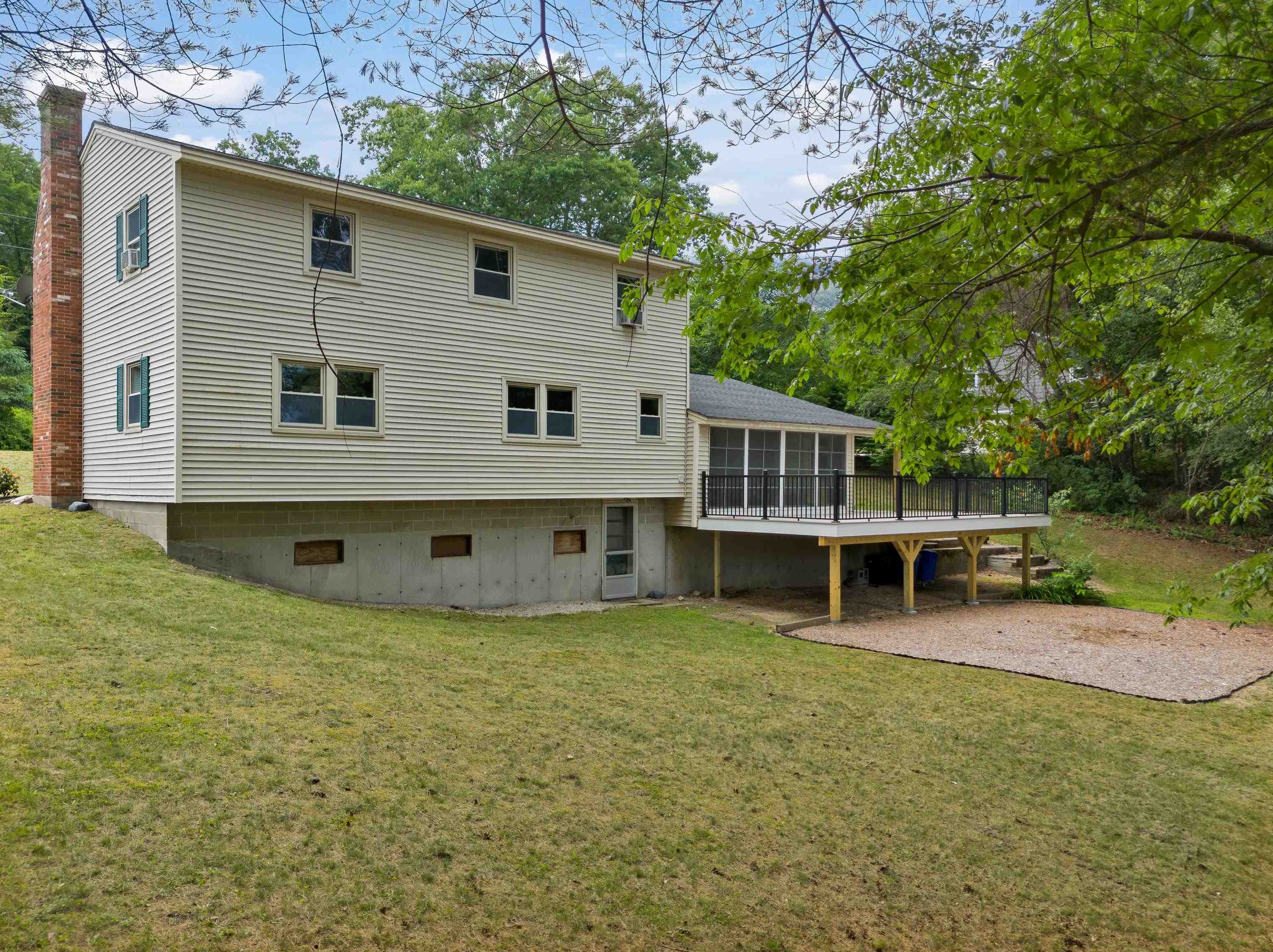 29 Jo Ellen Dr, Merrimack NH  03054-3944 exterior