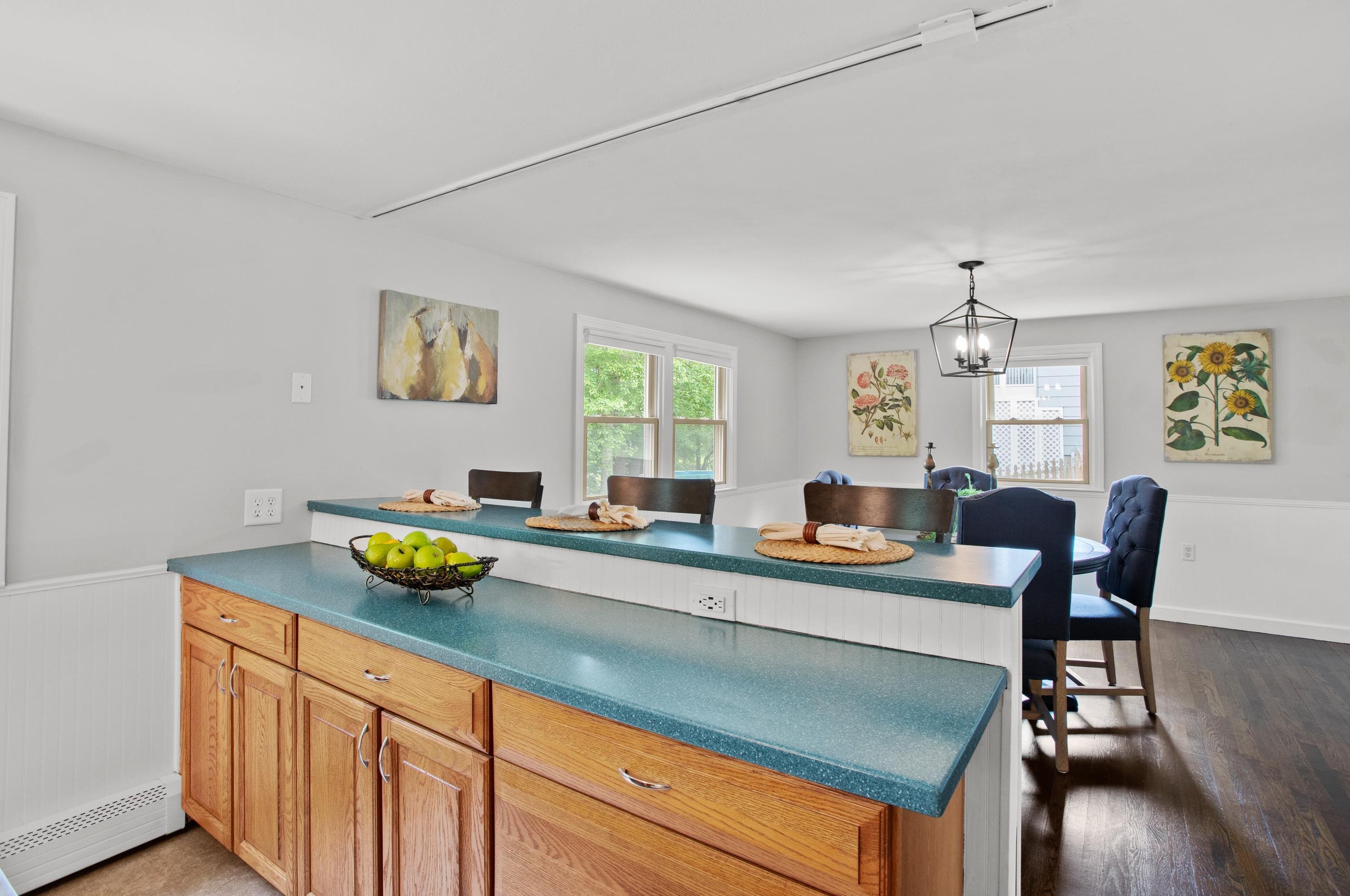 29 Jo Ellen Dr, Merrimack NH  03054-3944 exterior