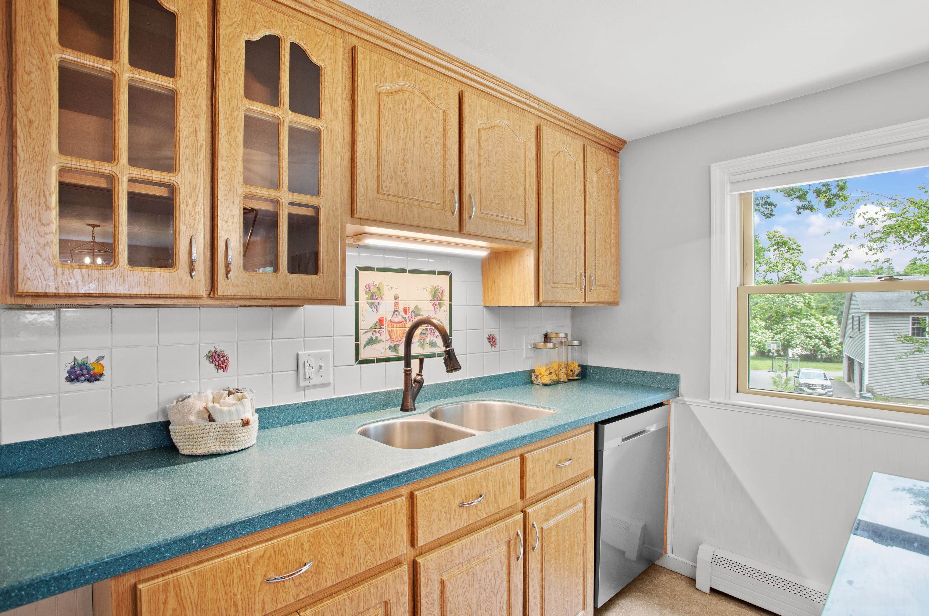 29 Jo Ellen Dr, Merrimack NH  03054-3944 exterior