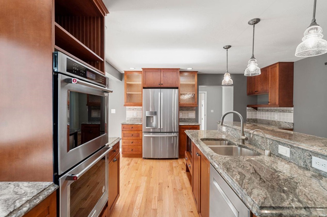 23 Merrymeeting Dr, Merrimack NH  03054-2934 exterior