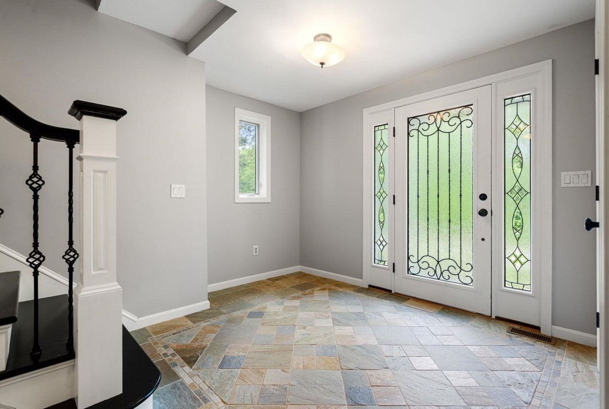 23 Merrymeeting Dr, Merrimack NH  03054-2934 exterior