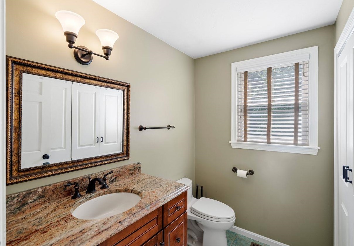 23 Merrymeeting Dr, Merrimack NH  03054-2934 exterior