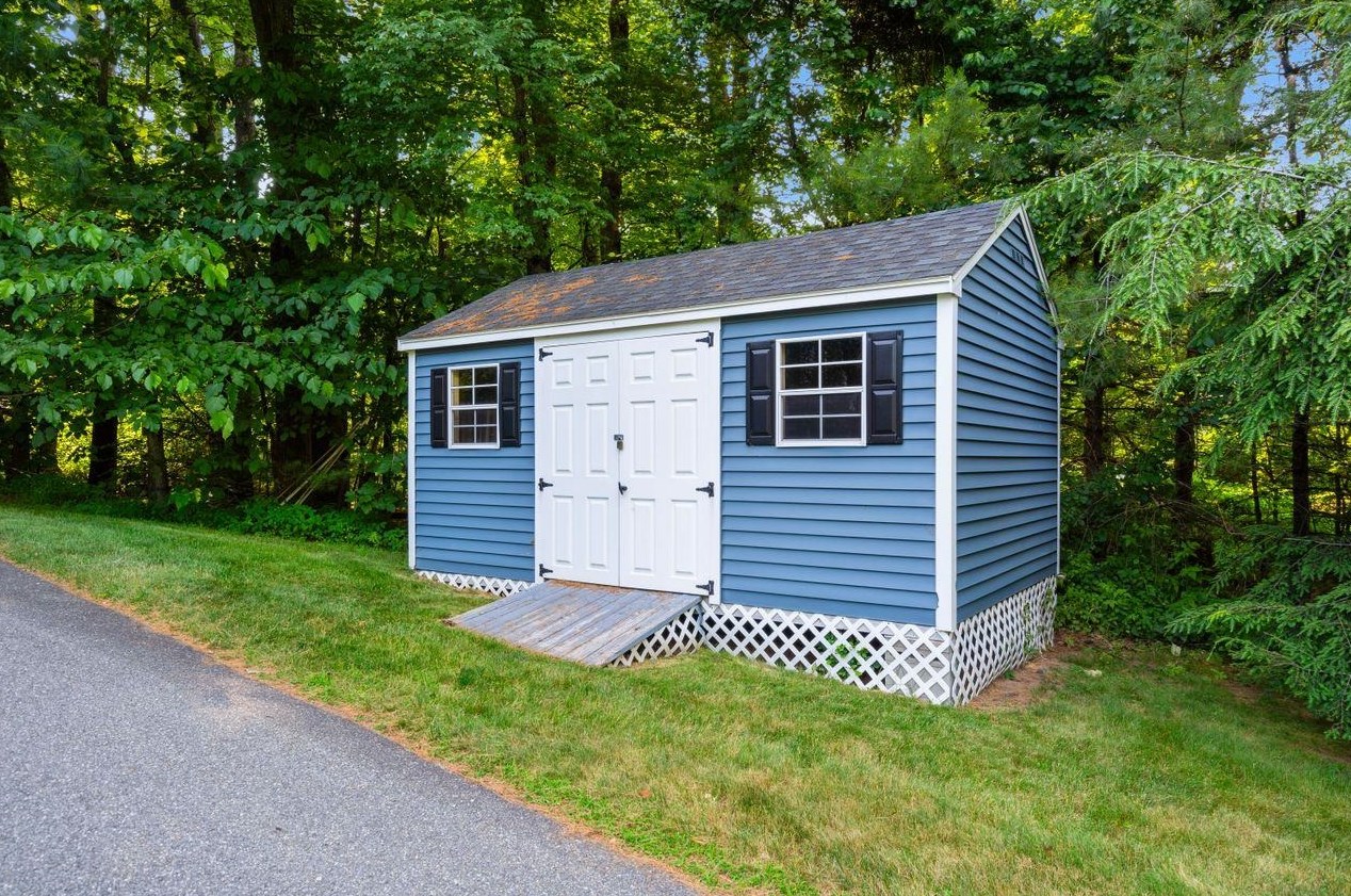 23 Merrymeeting Dr, Merrimack NH  03054-2934 exterior