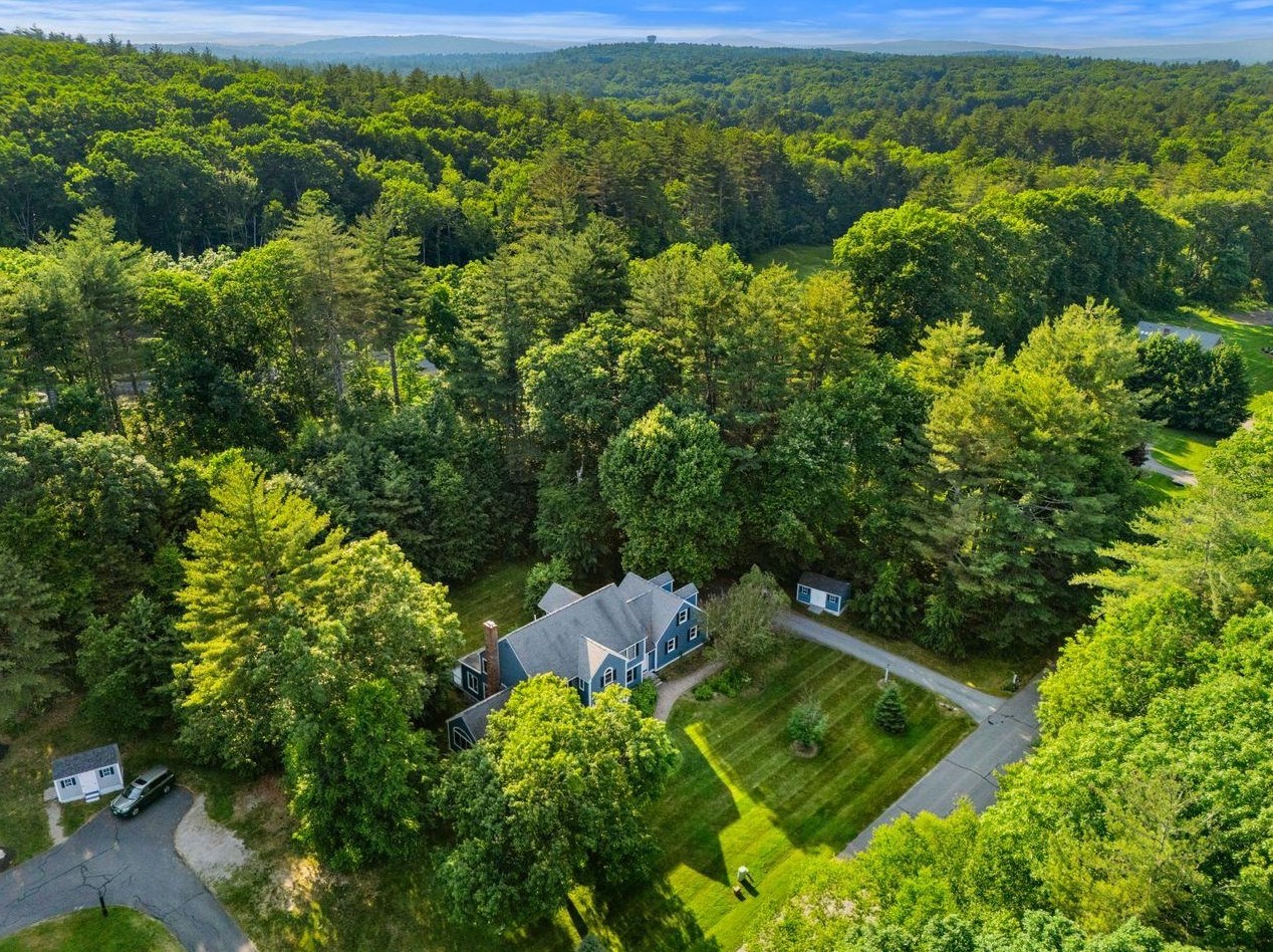 23 Merrymeeting Dr, Merrimack NH  03054-2934 exterior