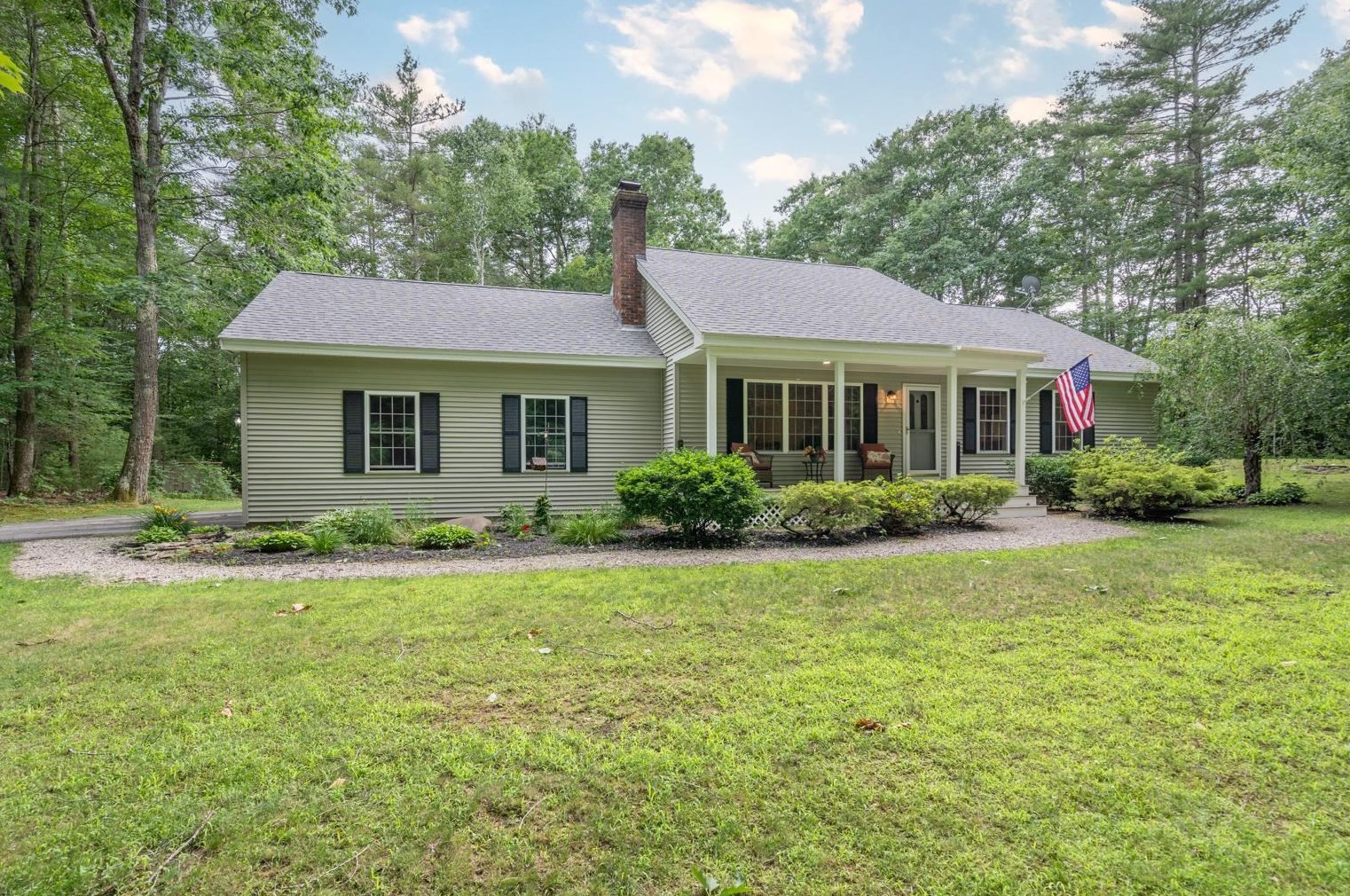 32 Stage Rd, Nottingham, NH 03290