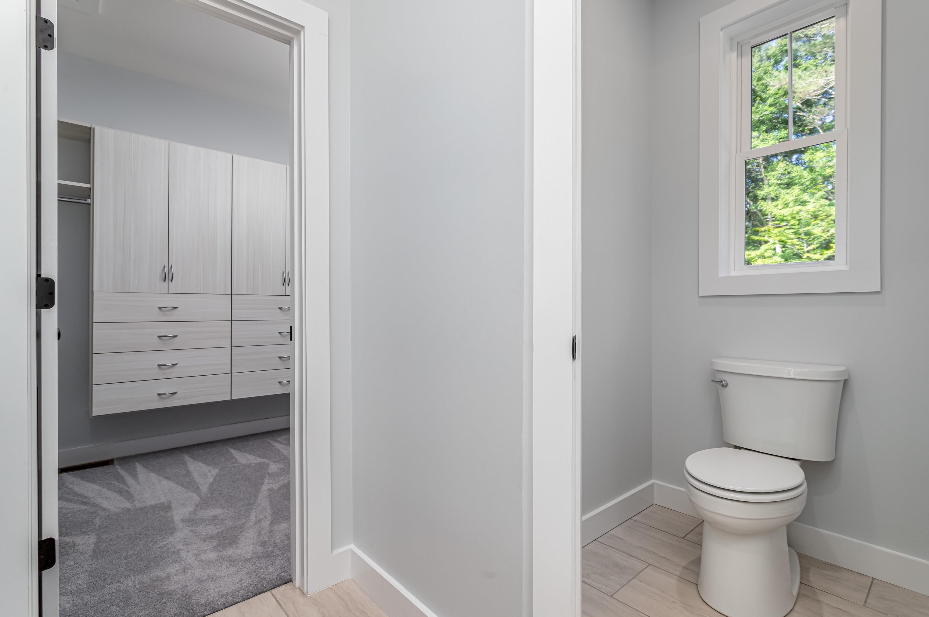 46 High St, Stratham NH  03885-2216 exterior