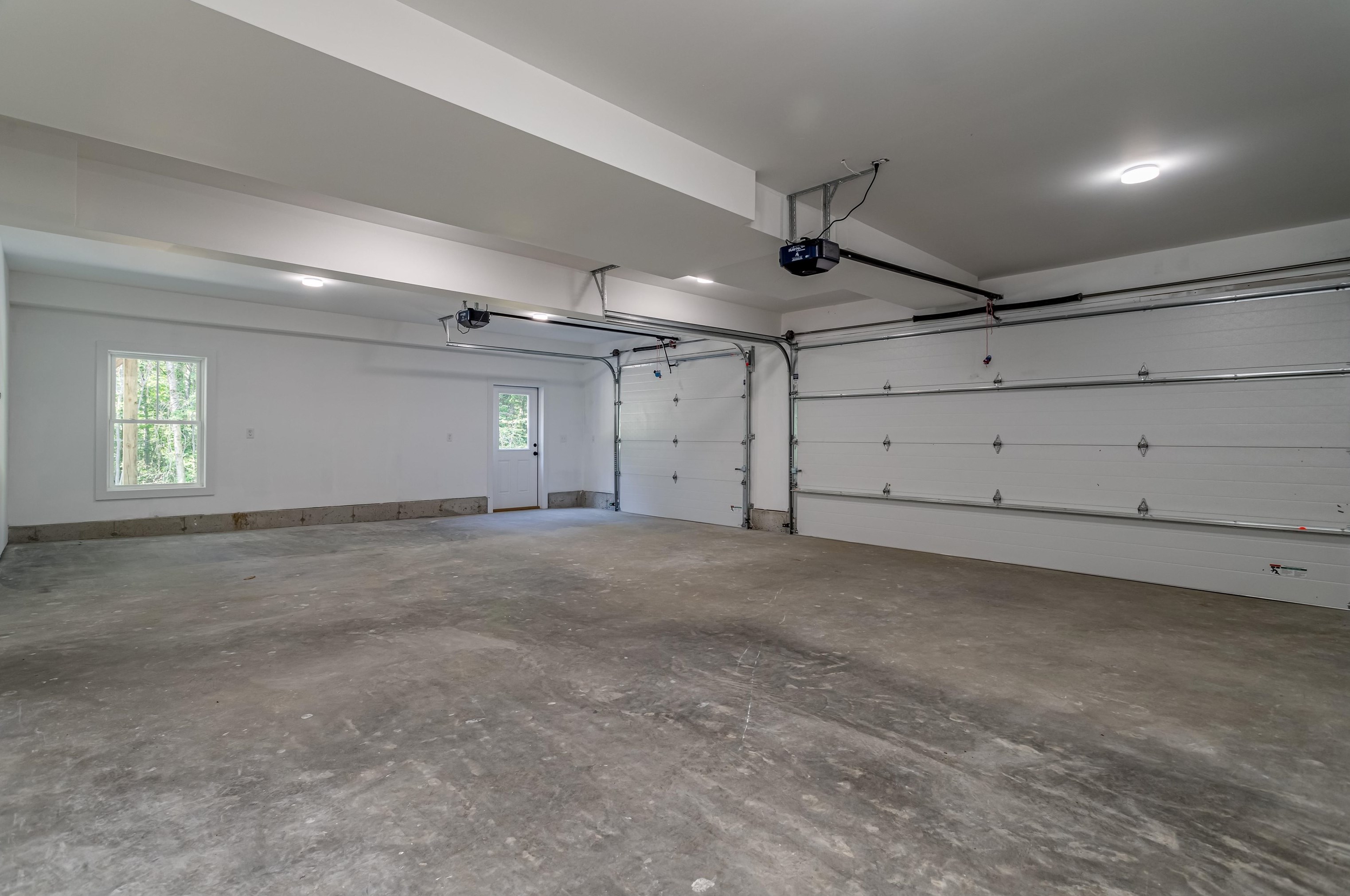 46 High St, Stratham NH  03885-2216 exterior