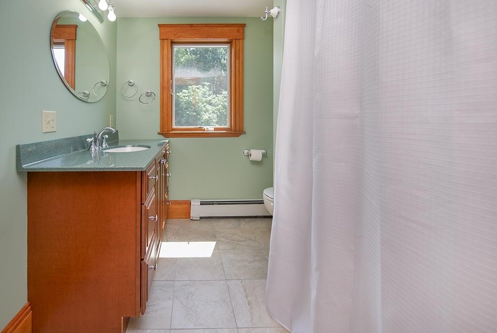 35 Main St, Plaistow NH 03865-3034 exterior