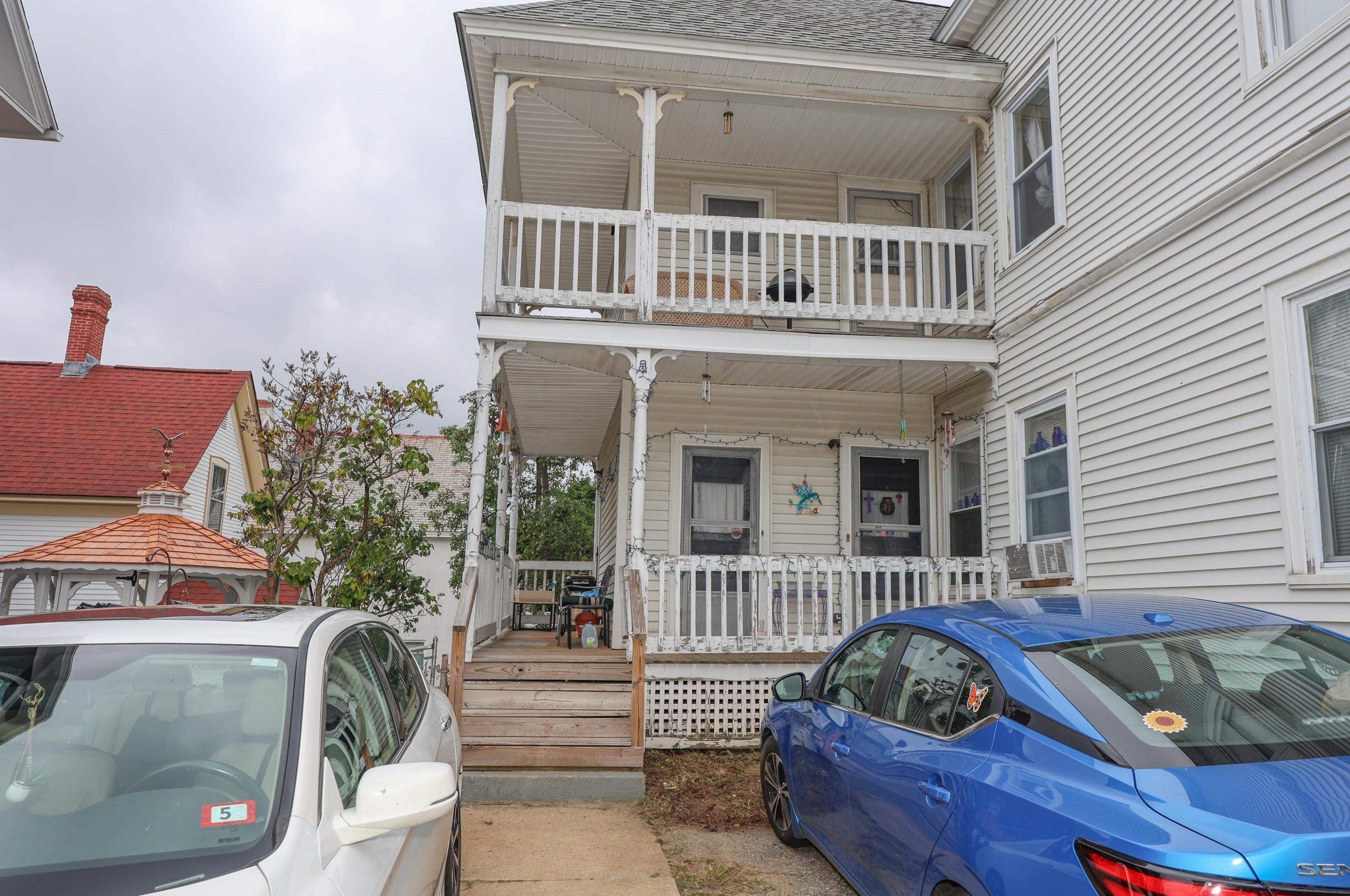 94 Ashland St, Manchester NH  03104-5117 exterior