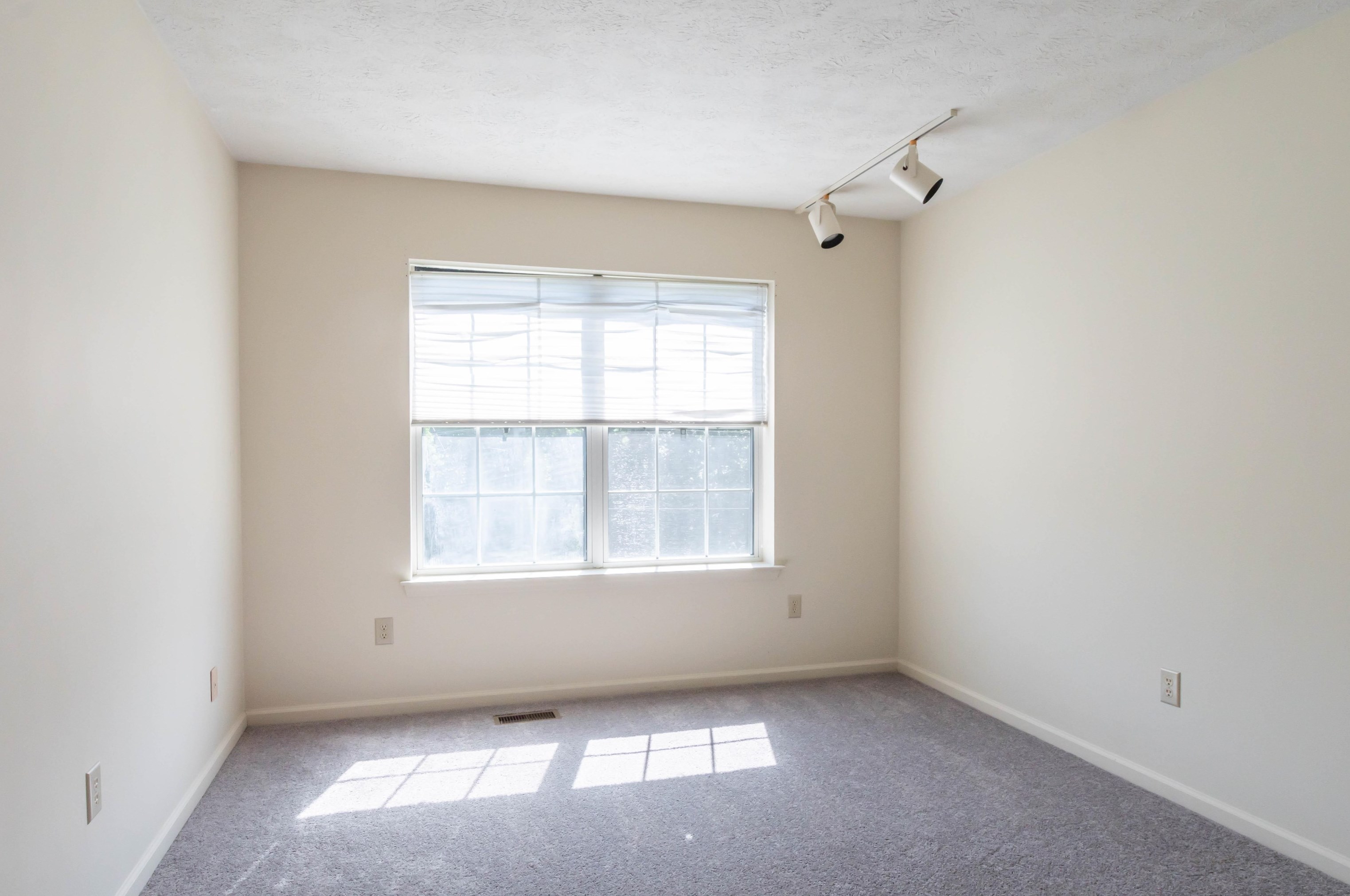 139 Middlesex Rd, Merrimack NH  03054-2779 exterior