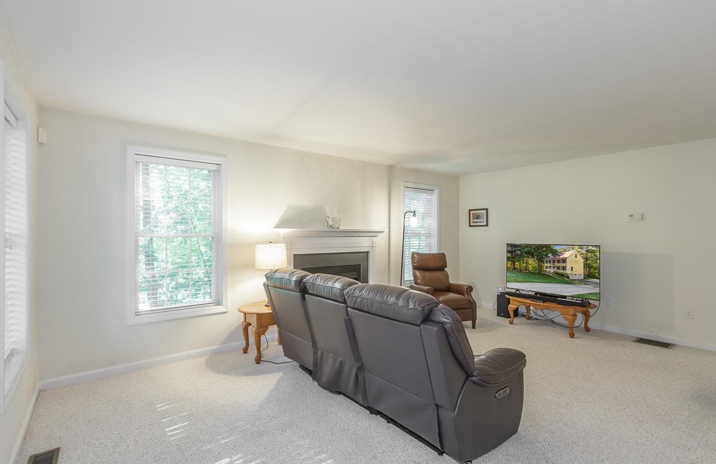 6 Cardinal Cir, Derry NH  03038-1618 exterior