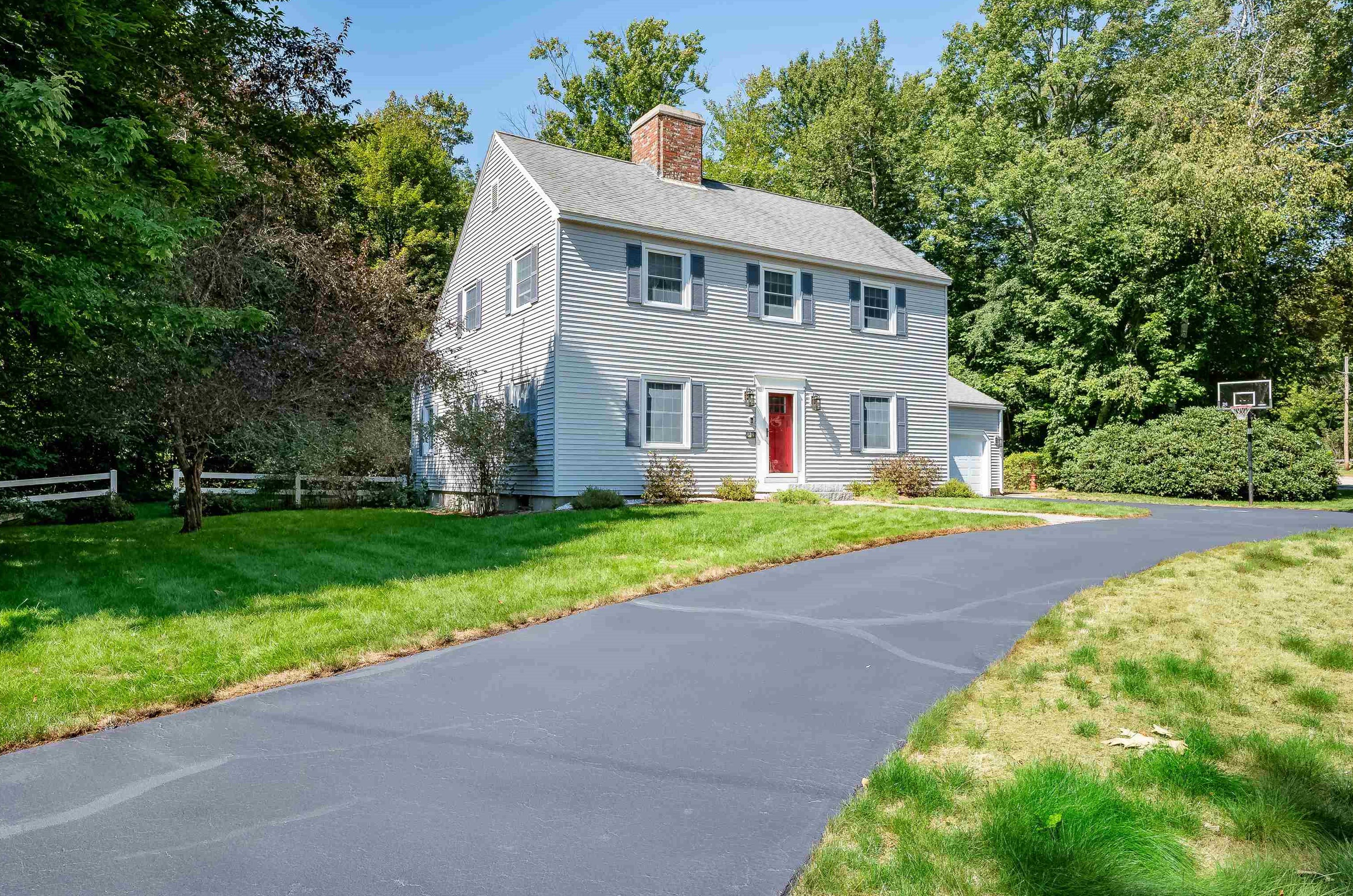2 Evergreen Ln, Rochester, NH 03867
