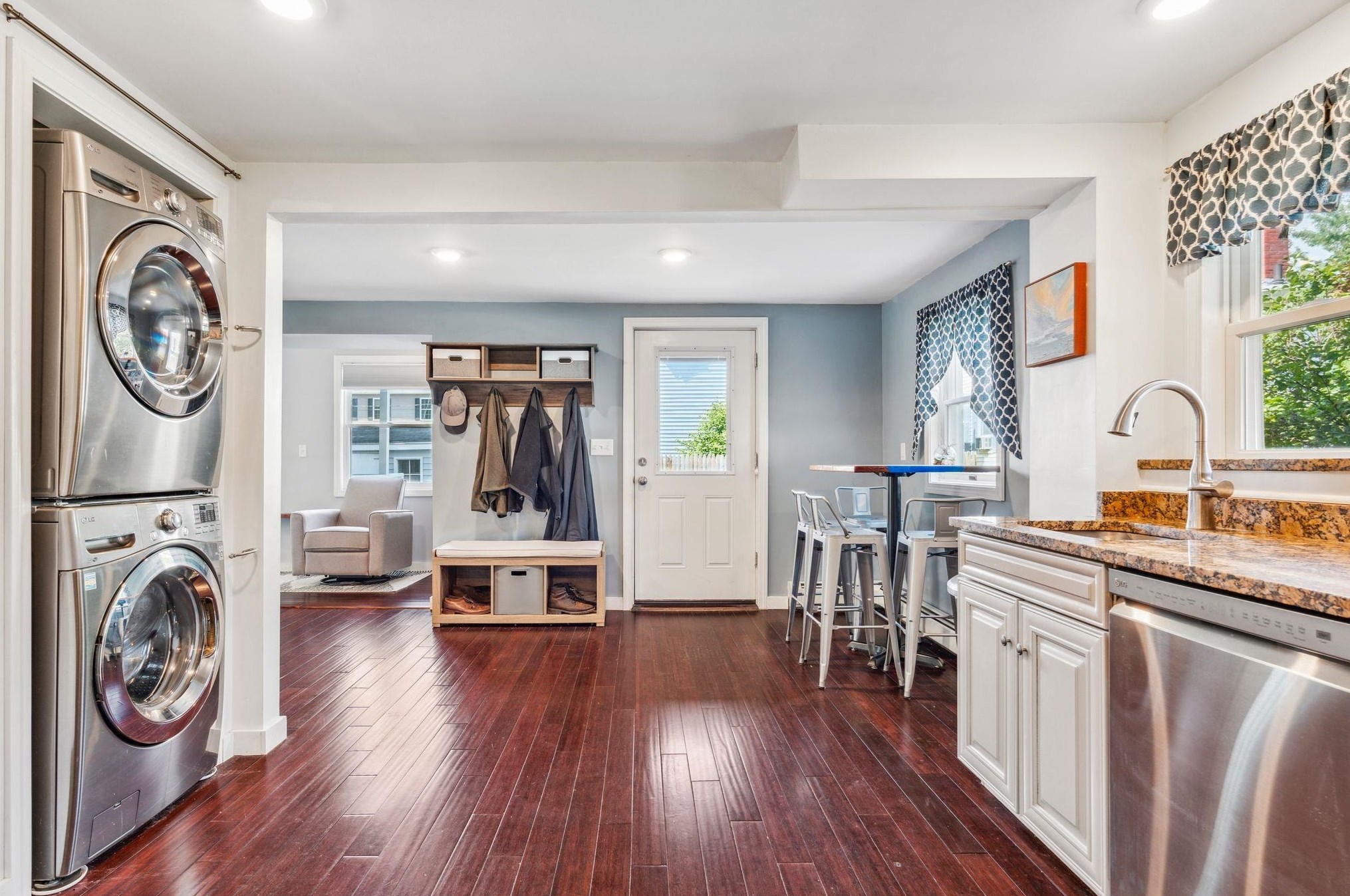 43 Frst St, Dover NH 03820-3223 exterior