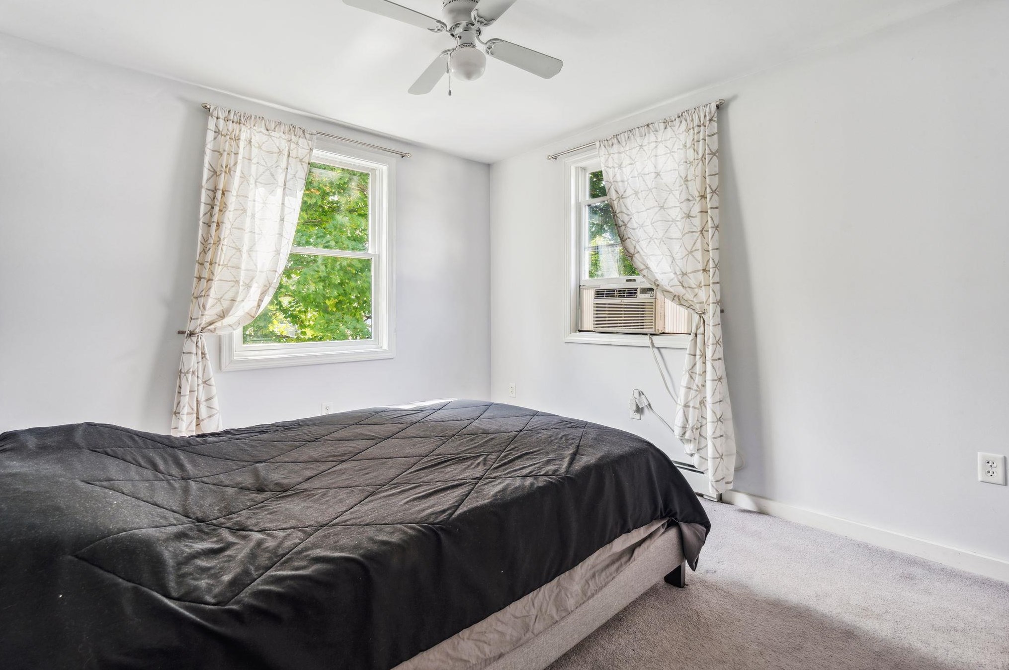 43 Frst St, Dover NH 03820-3223 exterior