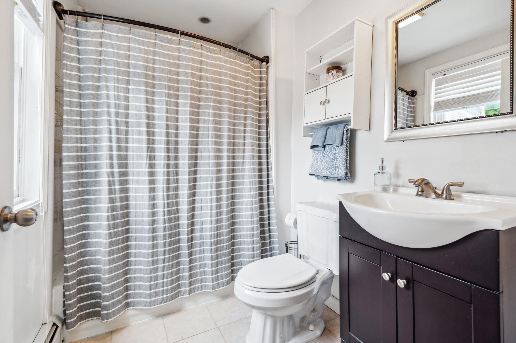 43 Frst St, Dover NH 03820-3223 exterior