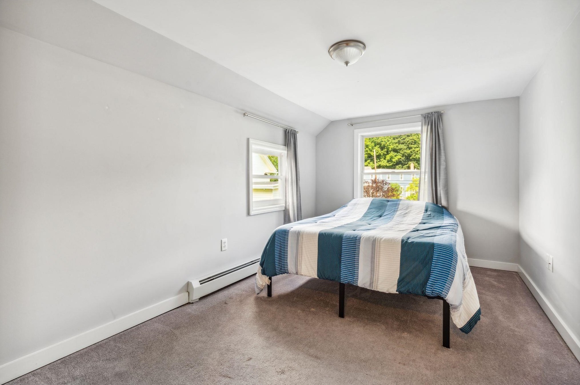 43 Frst St, Dover NH 03820-3223 exterior