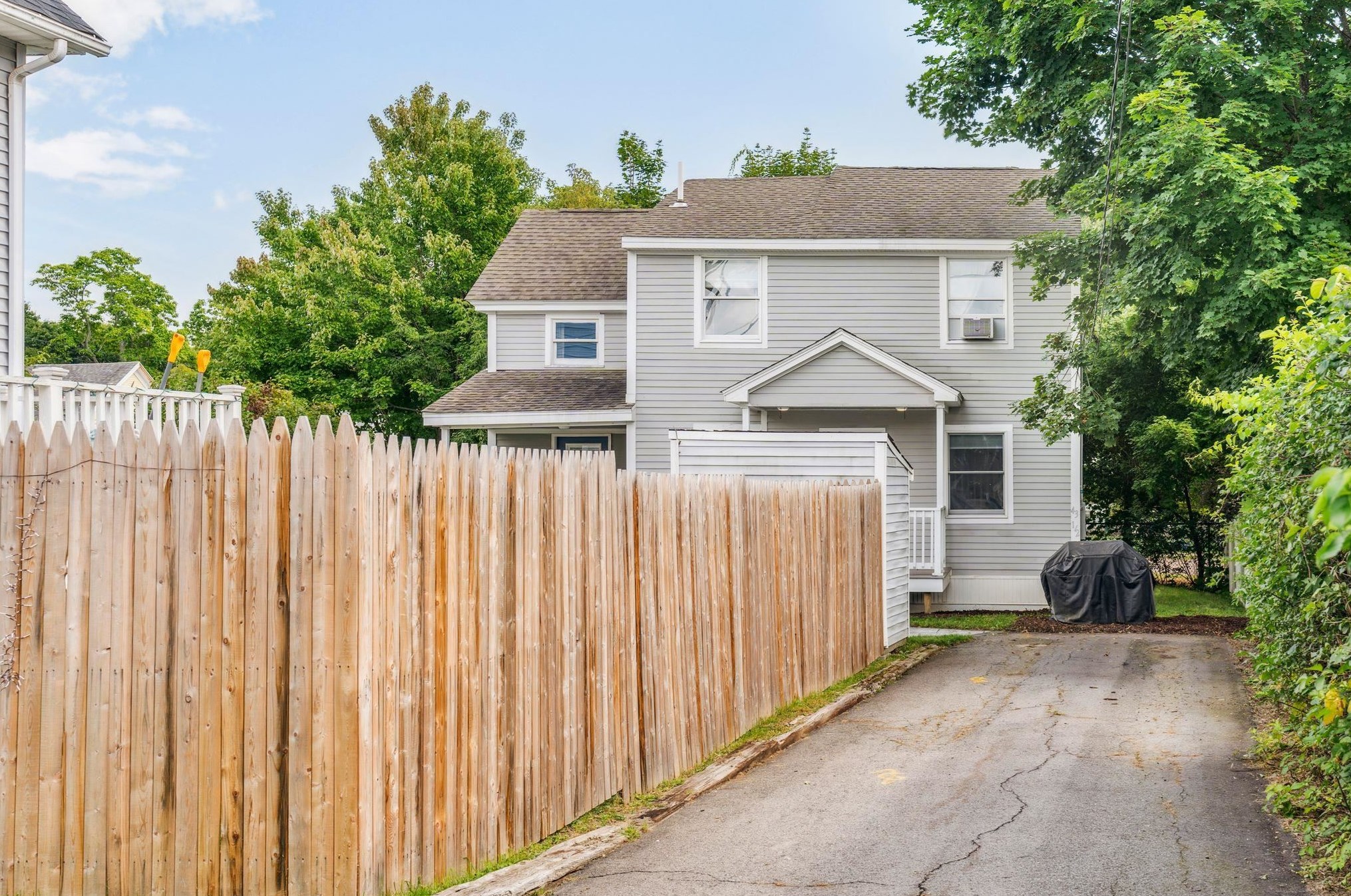 43 Frst St, Dover NH 03820-3223 exterior