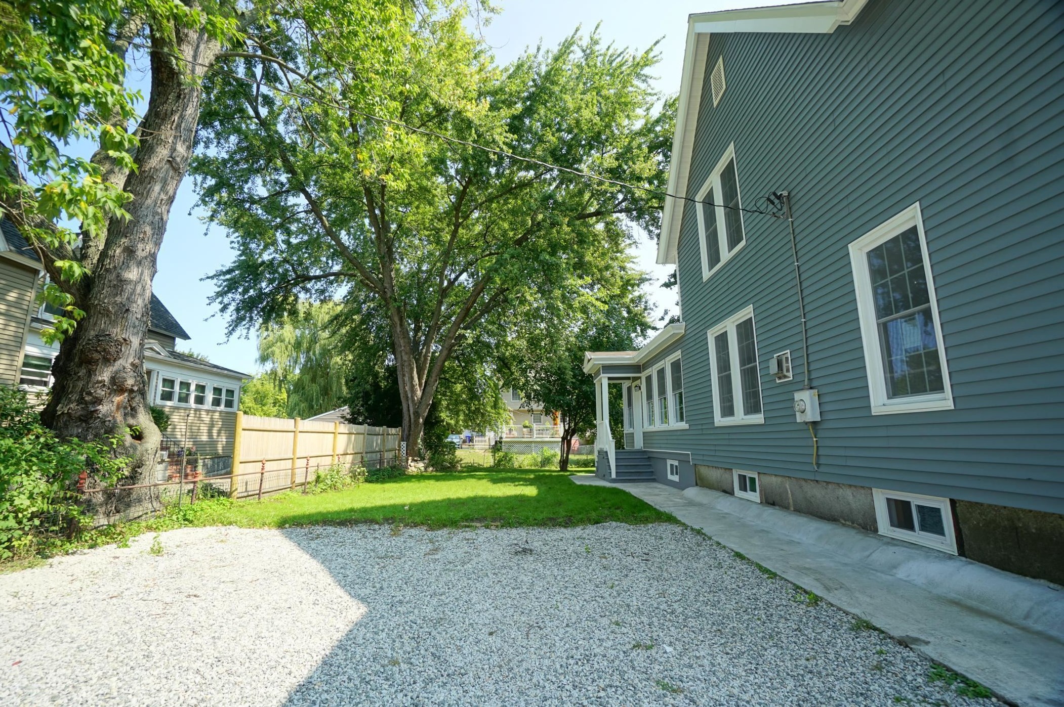 11 Elm St, Manchester NH 03103-7241 exterior