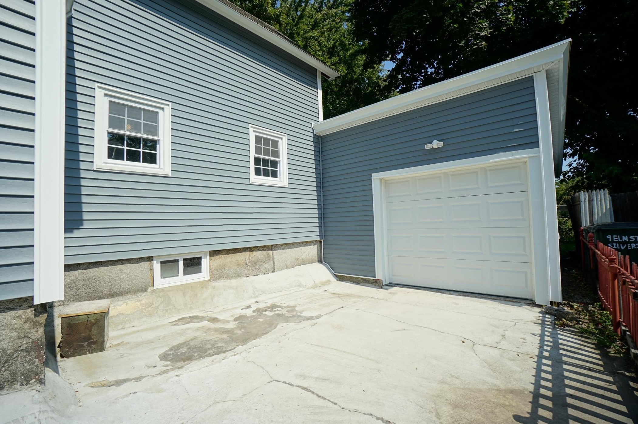 11 Elm St, Manchester NH 03103-7241 exterior