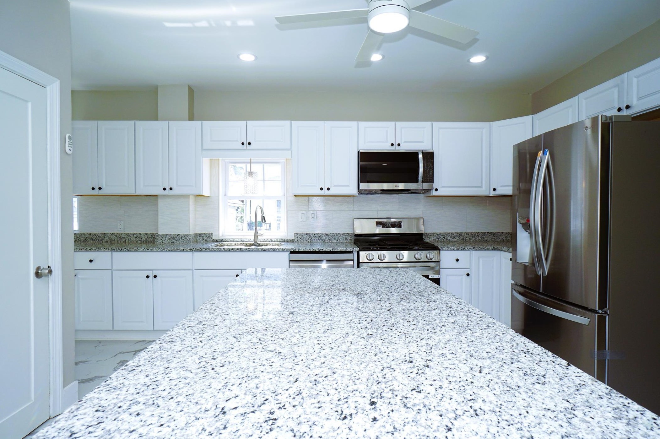 11 Elm St, Manchester NH 03103-7241 exterior